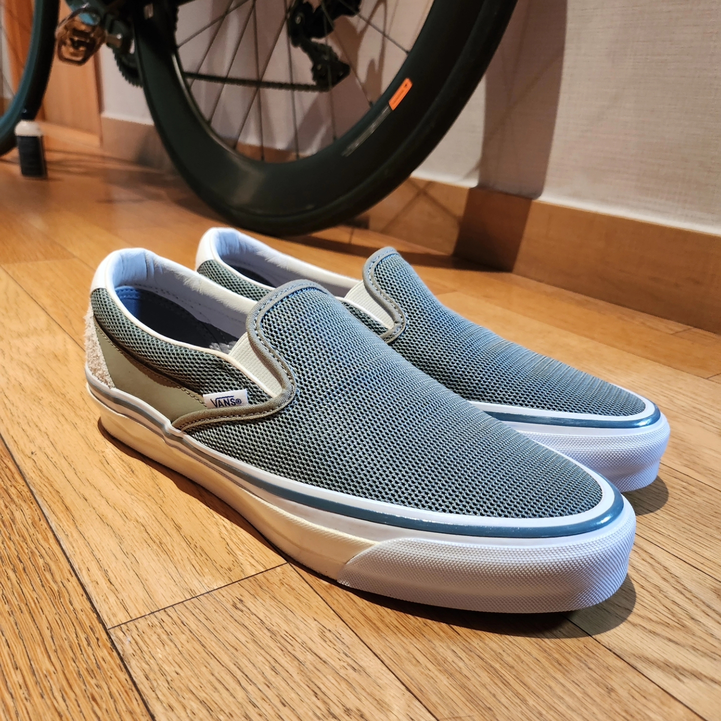 Vans TDC Slip-On Reissue 98 SP LX Green 착용 스타일 - 1