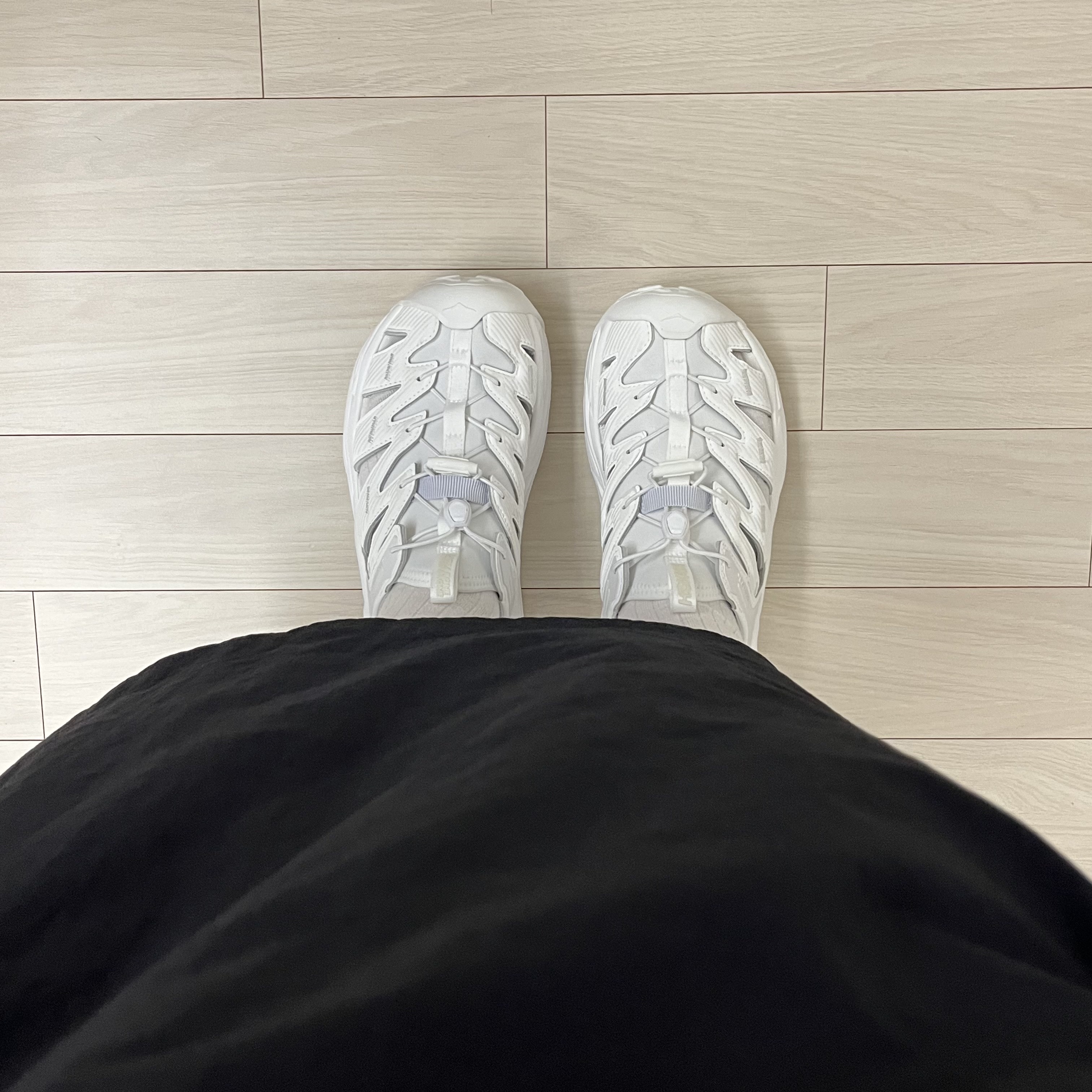 Hoka Hopara White 착용 스타일 - 2