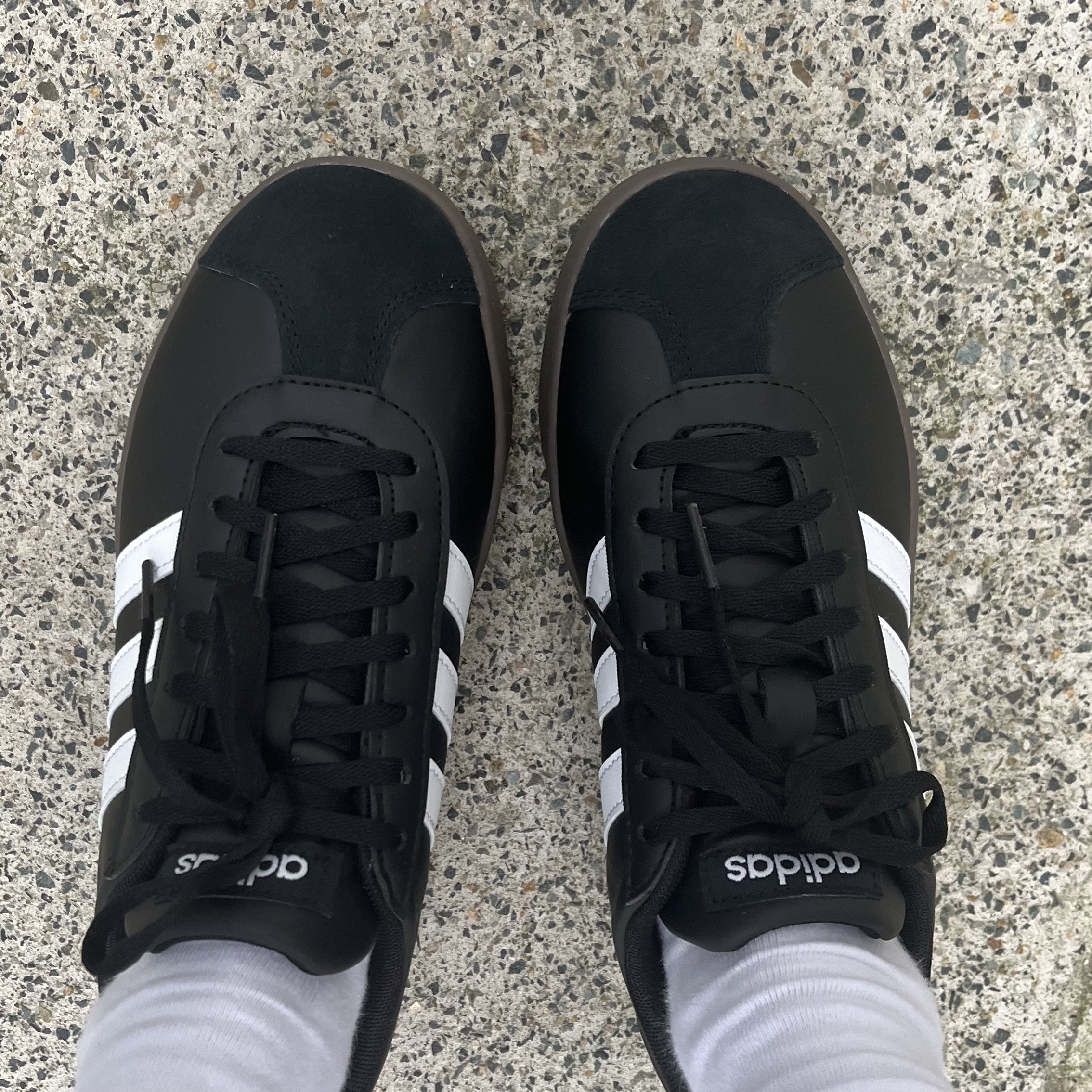 Adidas VL Court Base Core Black Cloud White 착용 스타일