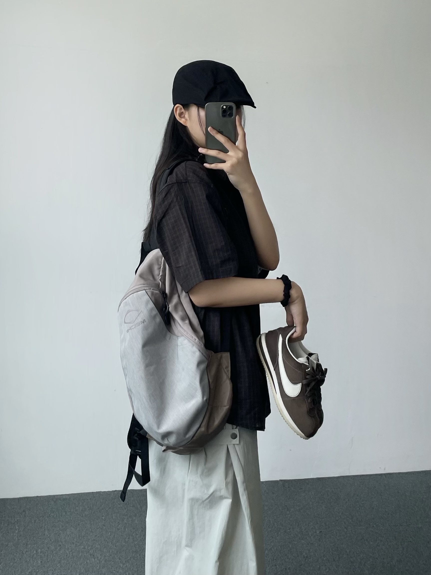 Nike Cortez SE Hangul Day Baroque Brown Sail, Mischief Rhombus Backpack Pink Grey 착용 스타일 - 3
