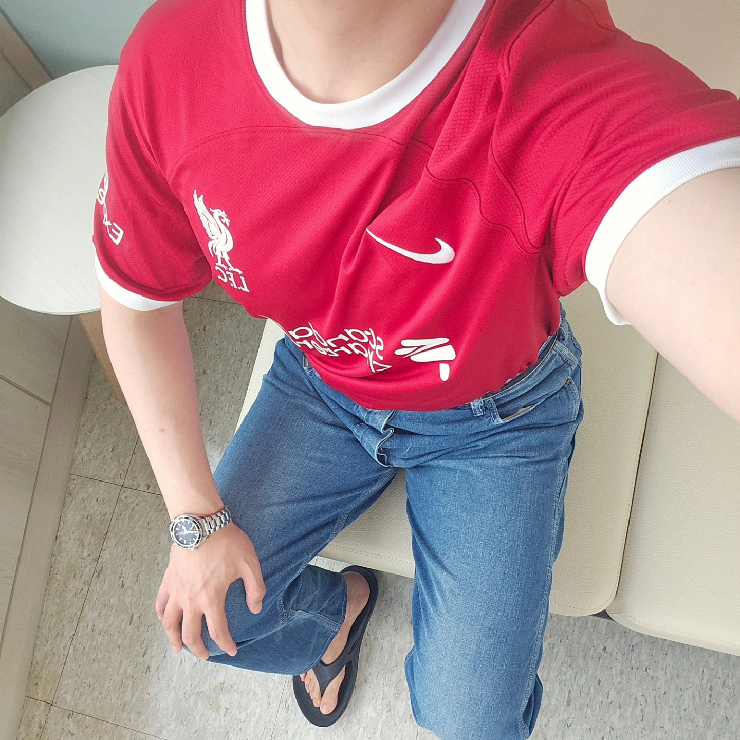 Nike Liverpool FC 2023/24 Dri-Fit Stadium Home Jersey Gym Red (Non Marking Ver.), Omega Seamaster Planet Ocean 600M Co Axial Master Chronometer Steel Black 착용 스타일 - 3