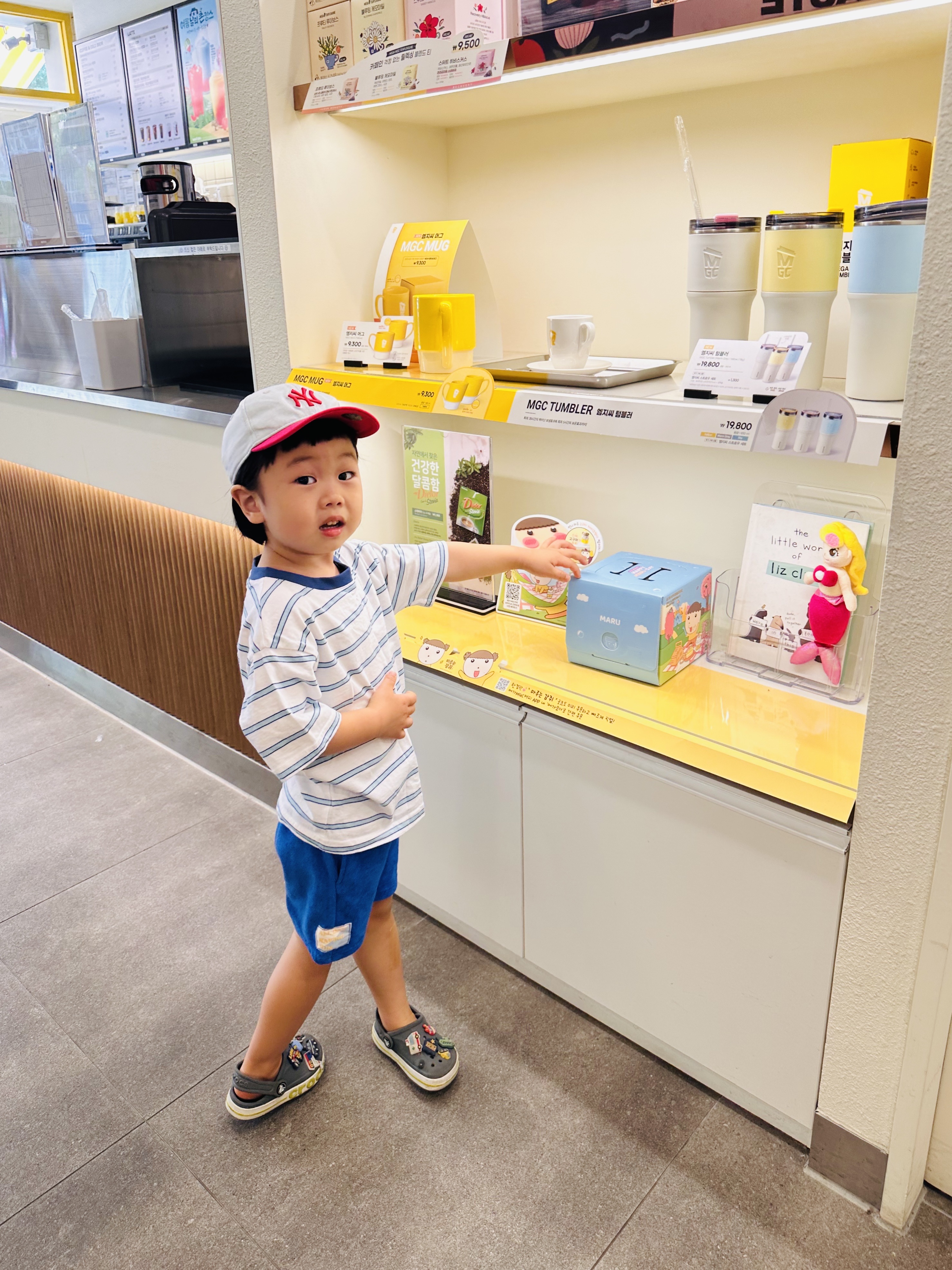 (Kids) Crocs Bayaband Clog Slate Grey Lime Punch 착용 스타일 - 1