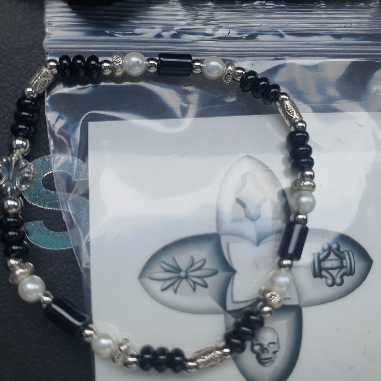[KREAM 단독] Scudo Shell Black Pearl Beads Bracelet, Scudo Garden Karen Beads Bracelet Black 착용 스타일 - 2