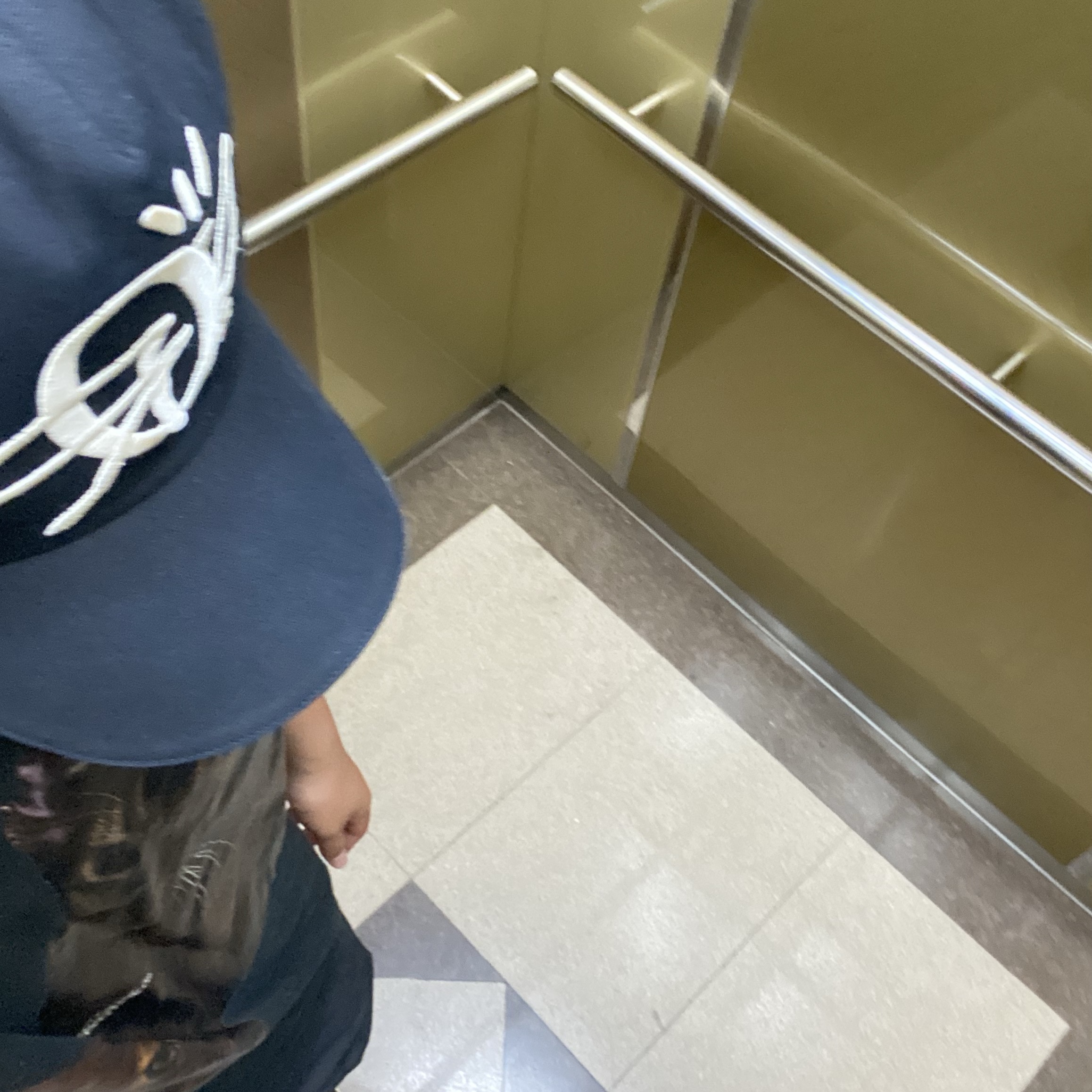 Dior x Cactus Jack Baseball Cap Black, Jordan 1 x Travis Scott x Fragment Retro Low OG SP Military Blue 착용 스타일