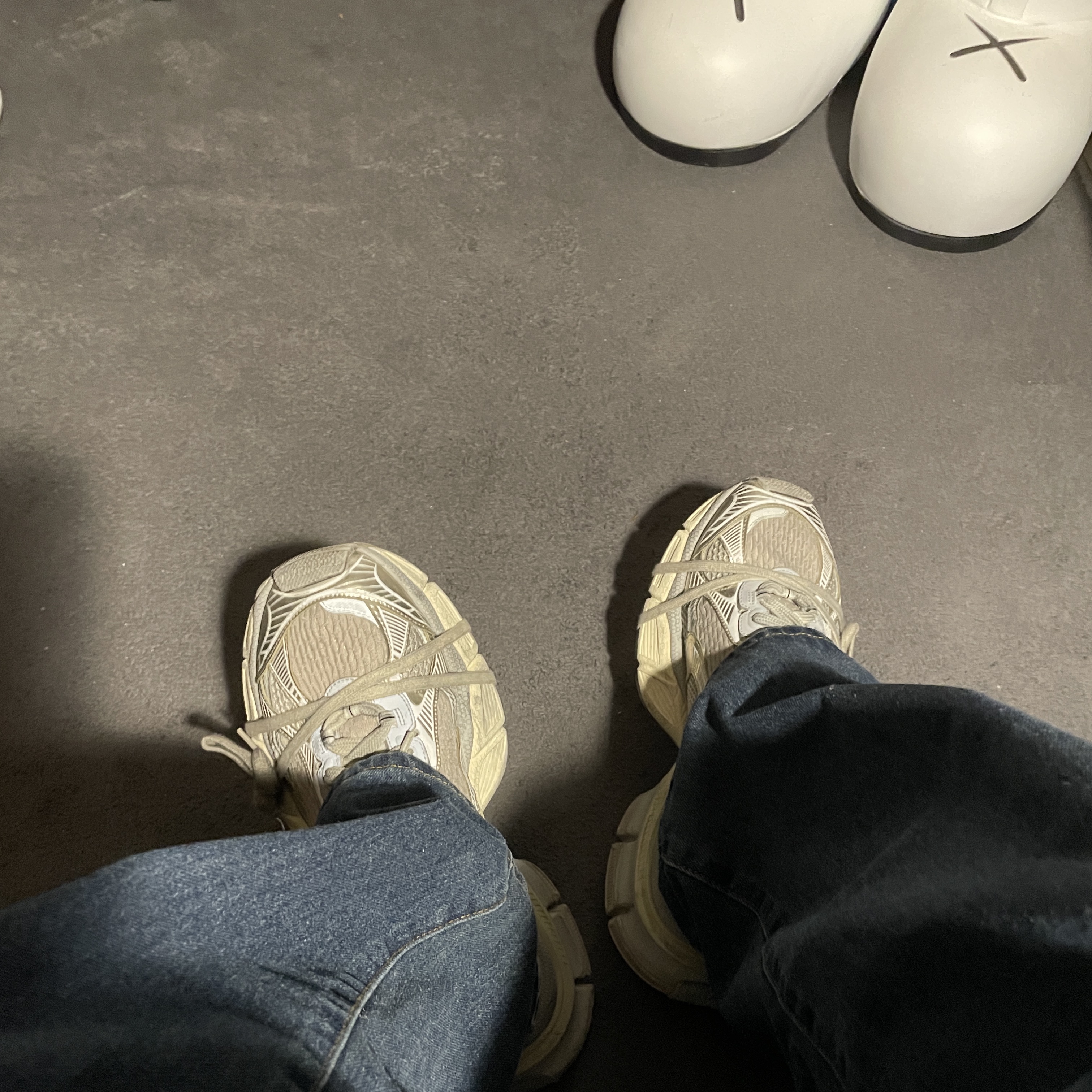 Balenciaga 3XL Sneakers Light Beige 착용 스타일 - 1