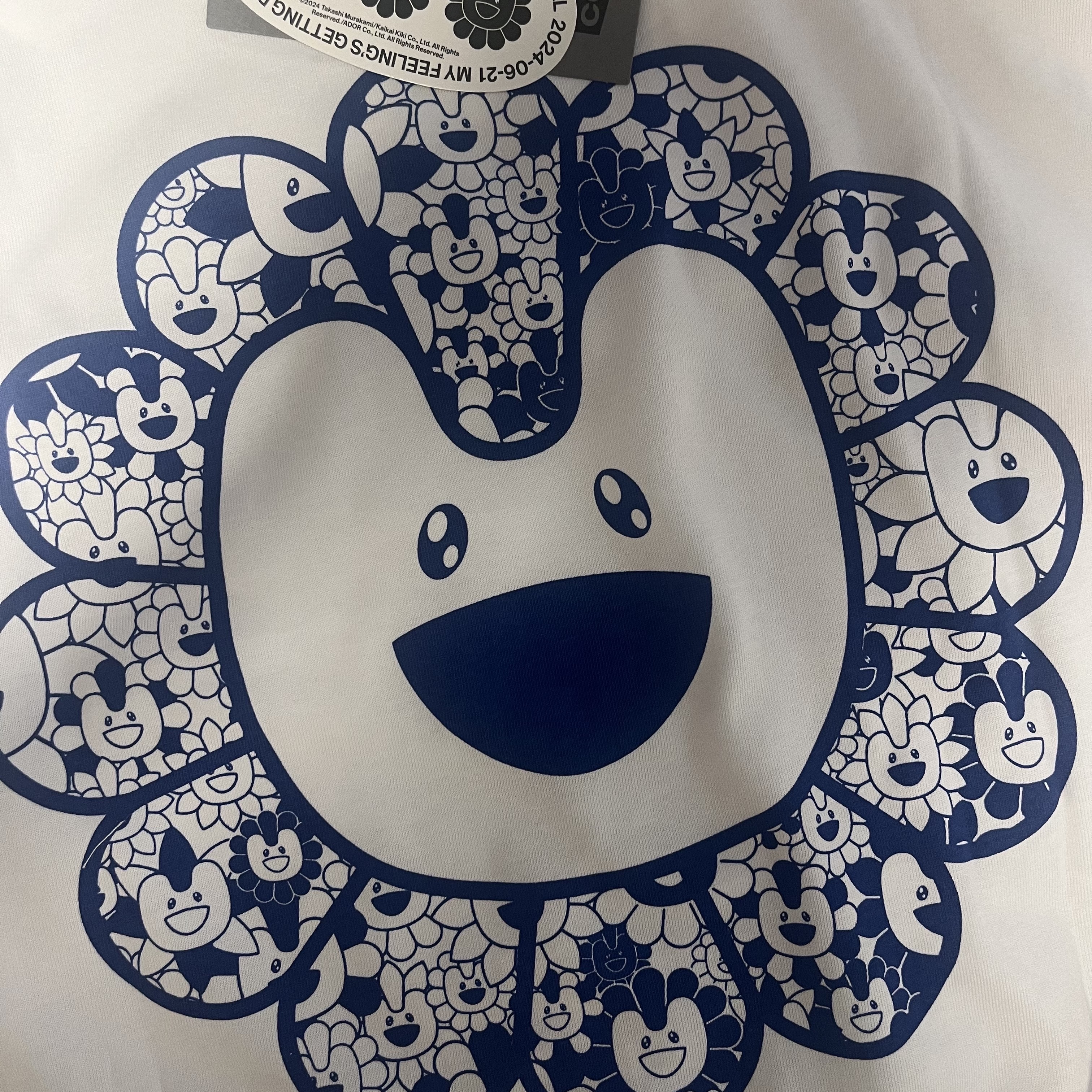 NewJeans x Murakami T-Shirt White 착용 스타일