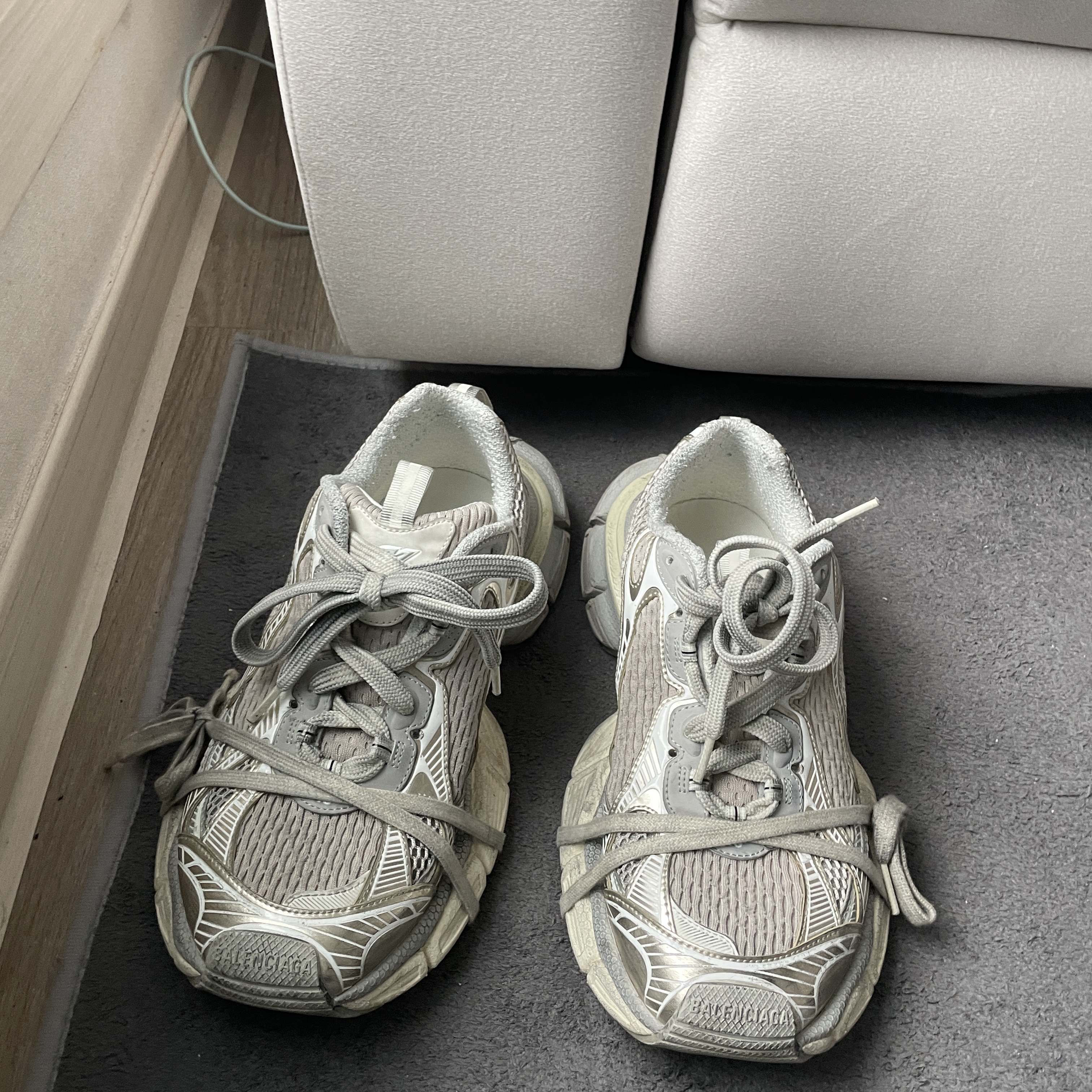 Balenciaga 3XL Sneakers Light Beige 착용 스타일 - 3