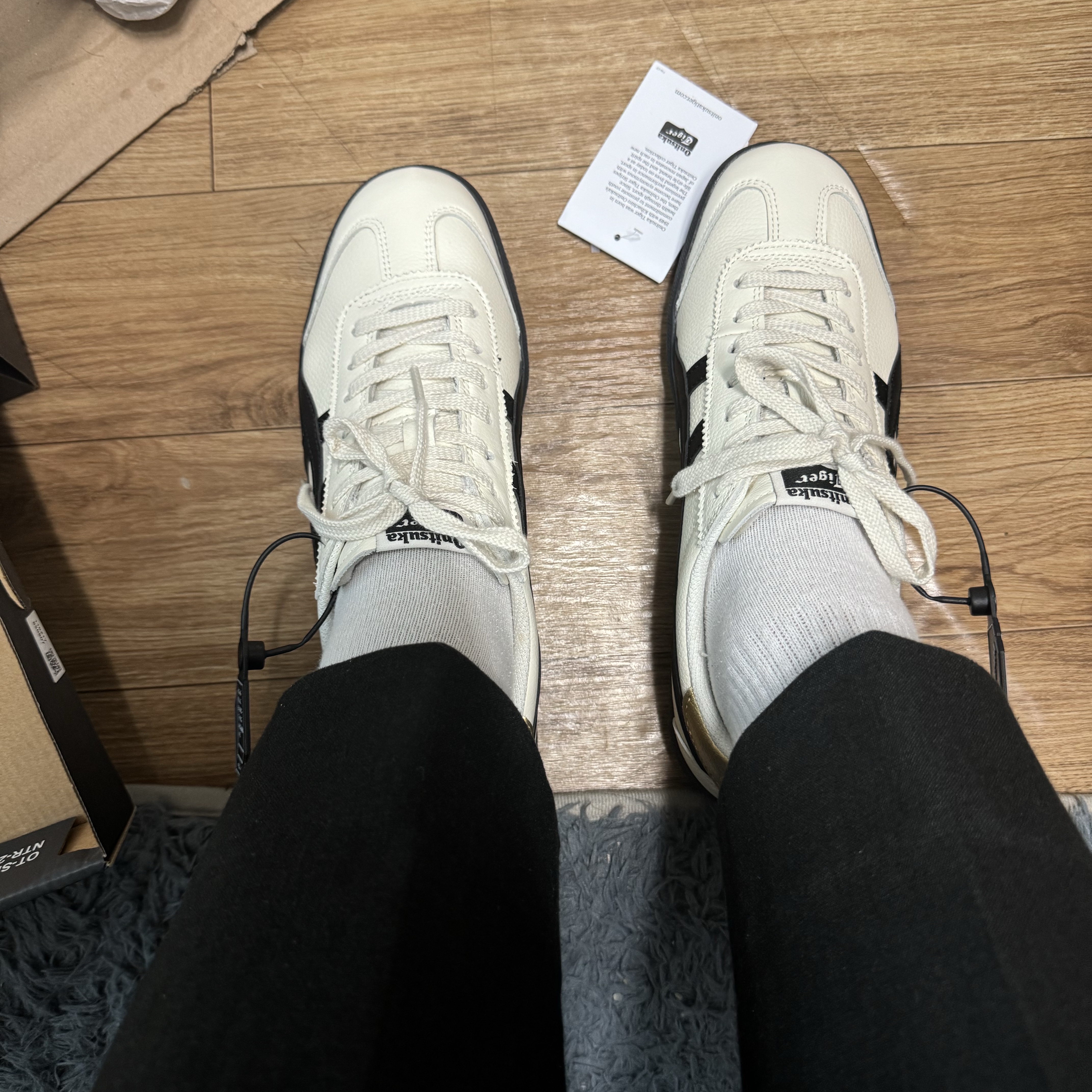 Onitsuka Tiger Tokuten White Black 착용 스타일 - 2