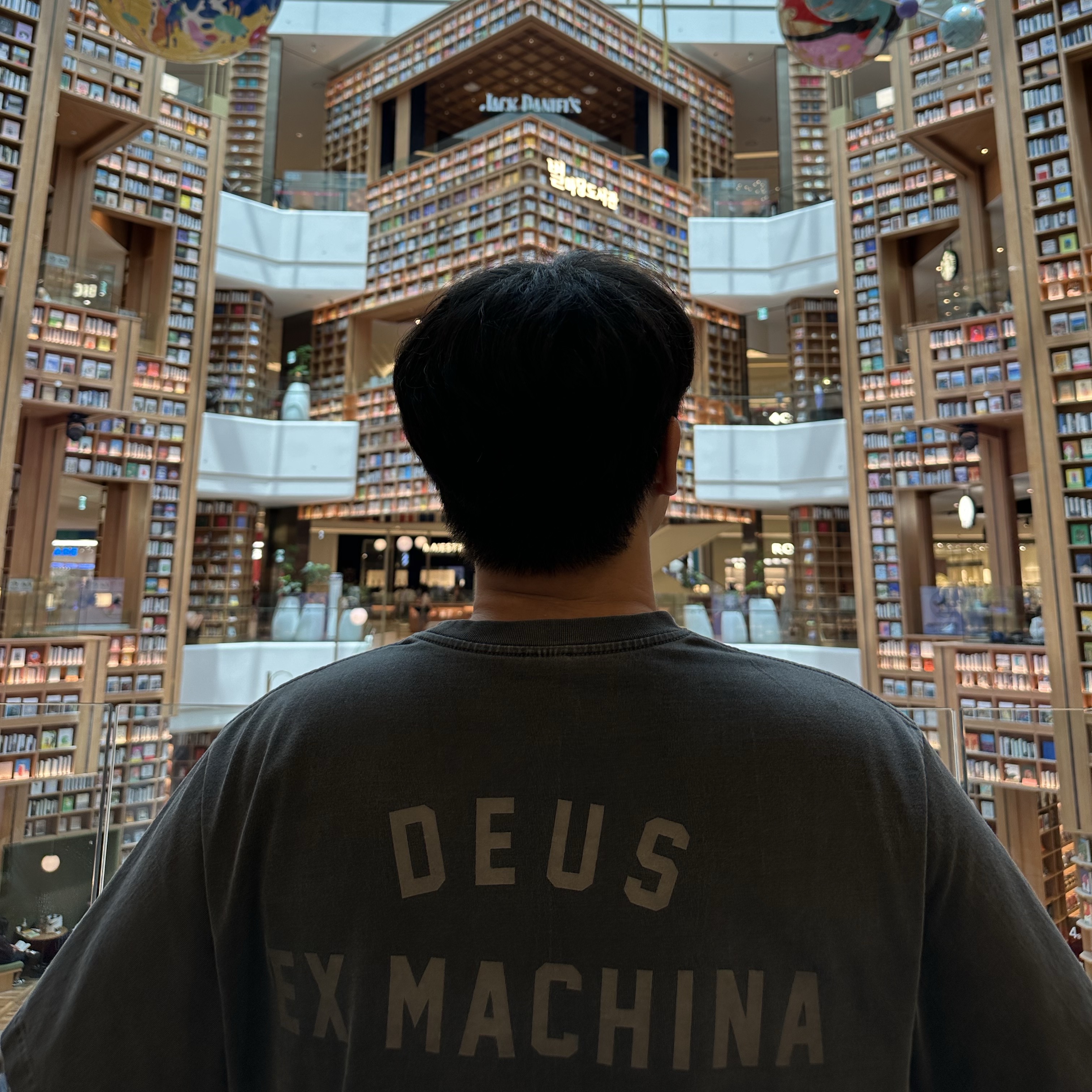 Deus Ex Machina Vintage Washed Seoul T-Shirt Charcoal Black, Asics Gel-Kayano 14 Cream Black 착용 스타일 - 1