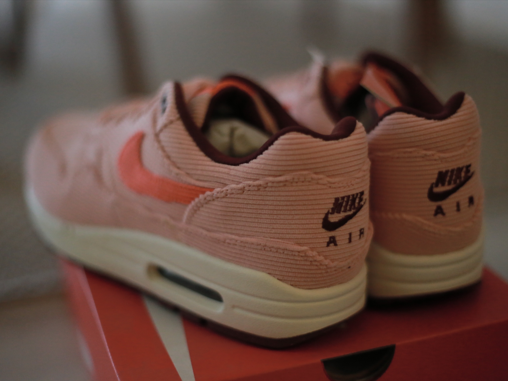 Nike Air Max 1 Premium Coral Stardust Corduroy 착용 스타일 - 3