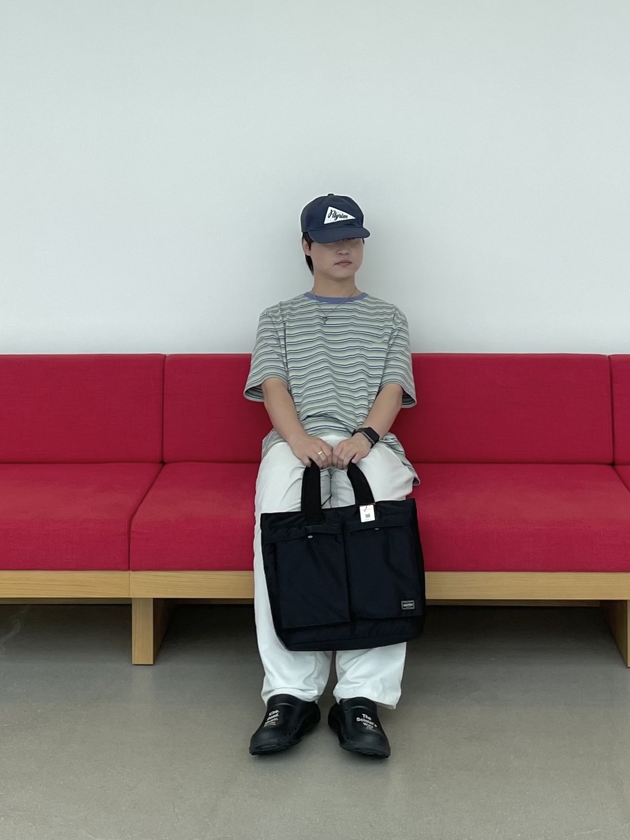 Oofos x Takahiromiyashita The Soloist The Soloist's Way Of Life Clog Black White, Porter Tanker Tote Bag Black 착용 스타일 - 1