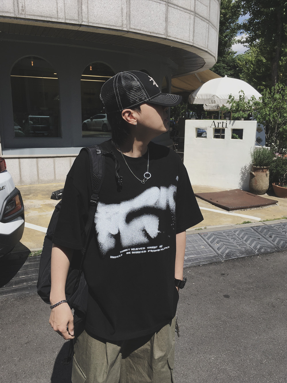 Stussy New Era 9twenty Basic Trucker Black, Salomon Trailblazer 20 Black (New Ver.) 착용 스타일 - 3