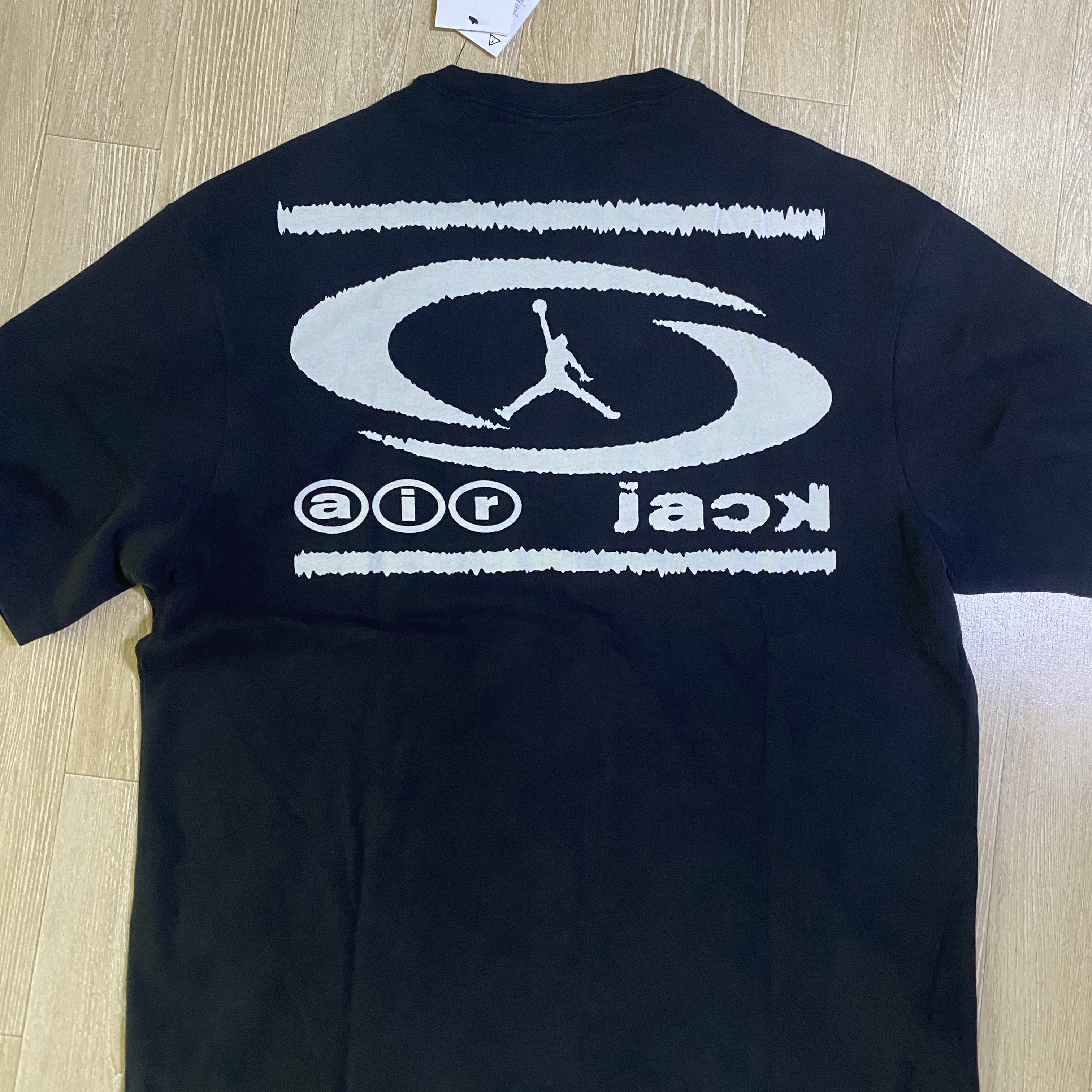 Jordan x Travis Scott T-Shirts Black (DZ5514-011) 착용 스타일
