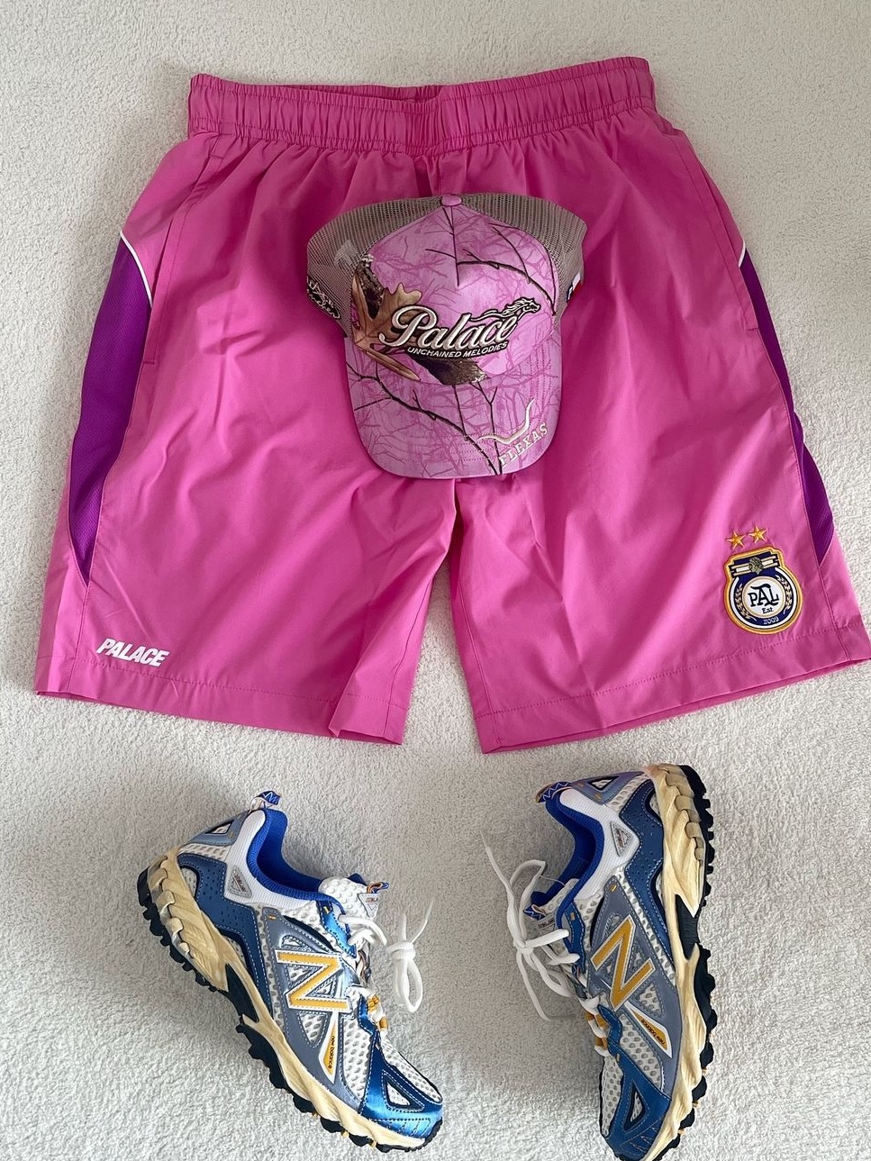 Palace Pen Pals Short Rosa - 24SS 착용 스타일