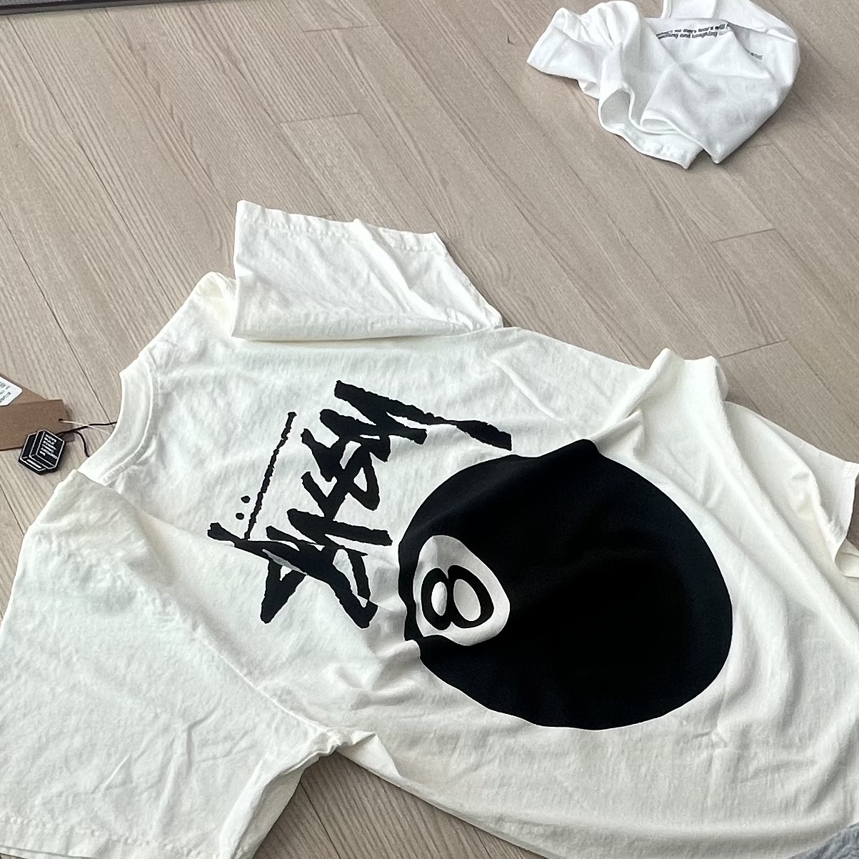 Stussy 8 Ball Pigment Dyed T-Shirt Natural 착용 스타일