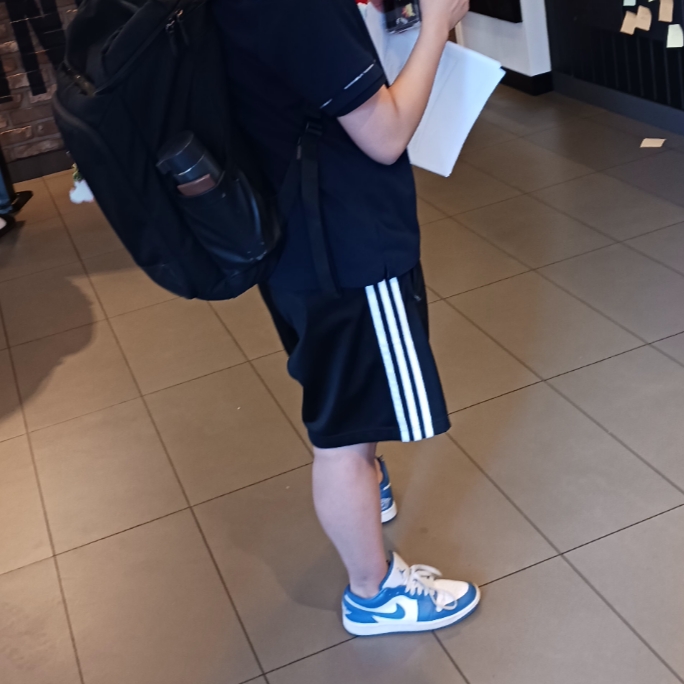 (W) Jordan 1 Low White Dark Marina Blue, Asics Gel-Quantum Kinetic Graphite Grey Black 착용 스타일 - 1