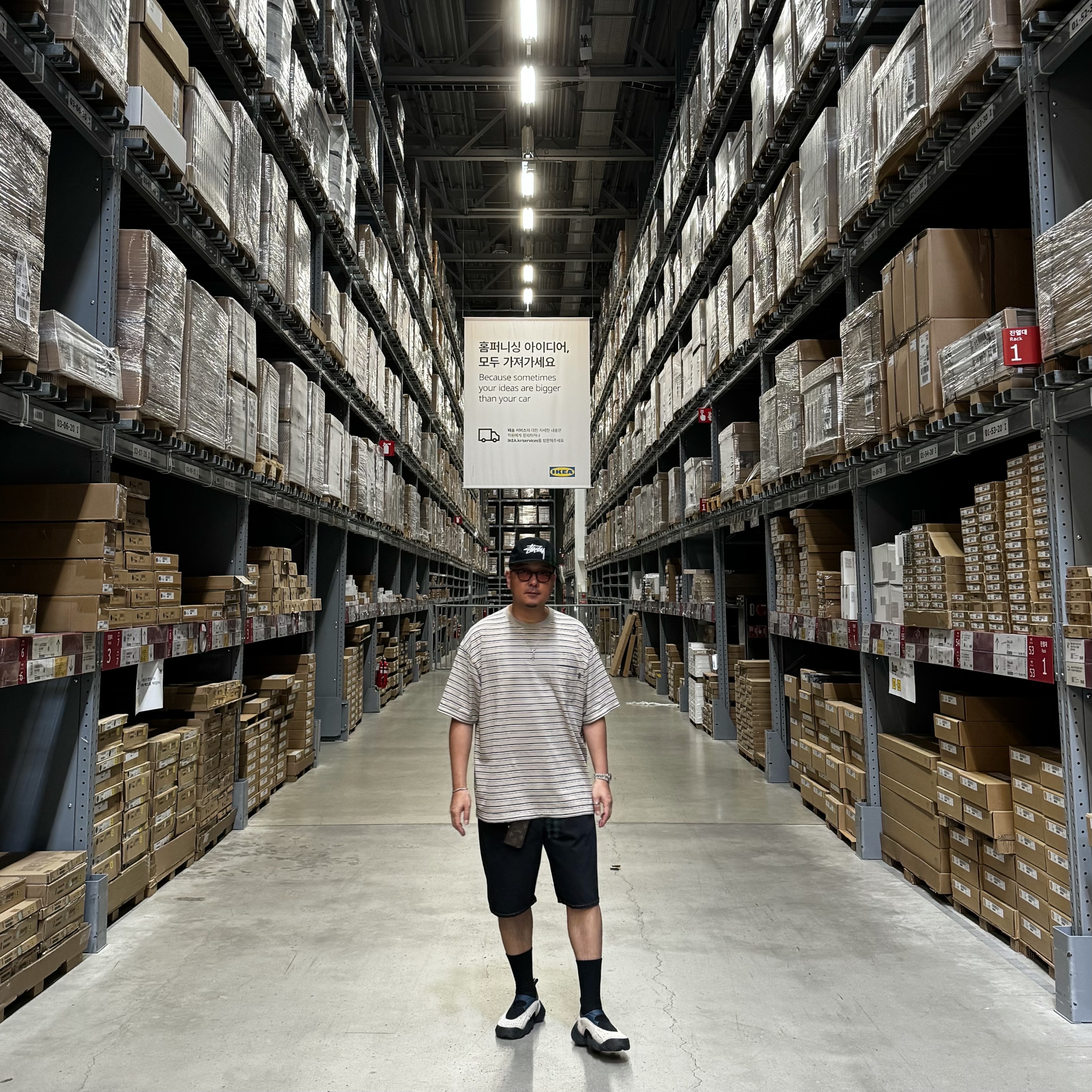 Stussy Mid-Depth Big Stock Snapback Black, Stussy Denim Big OL' Shorts Washed Black 착용 스타일