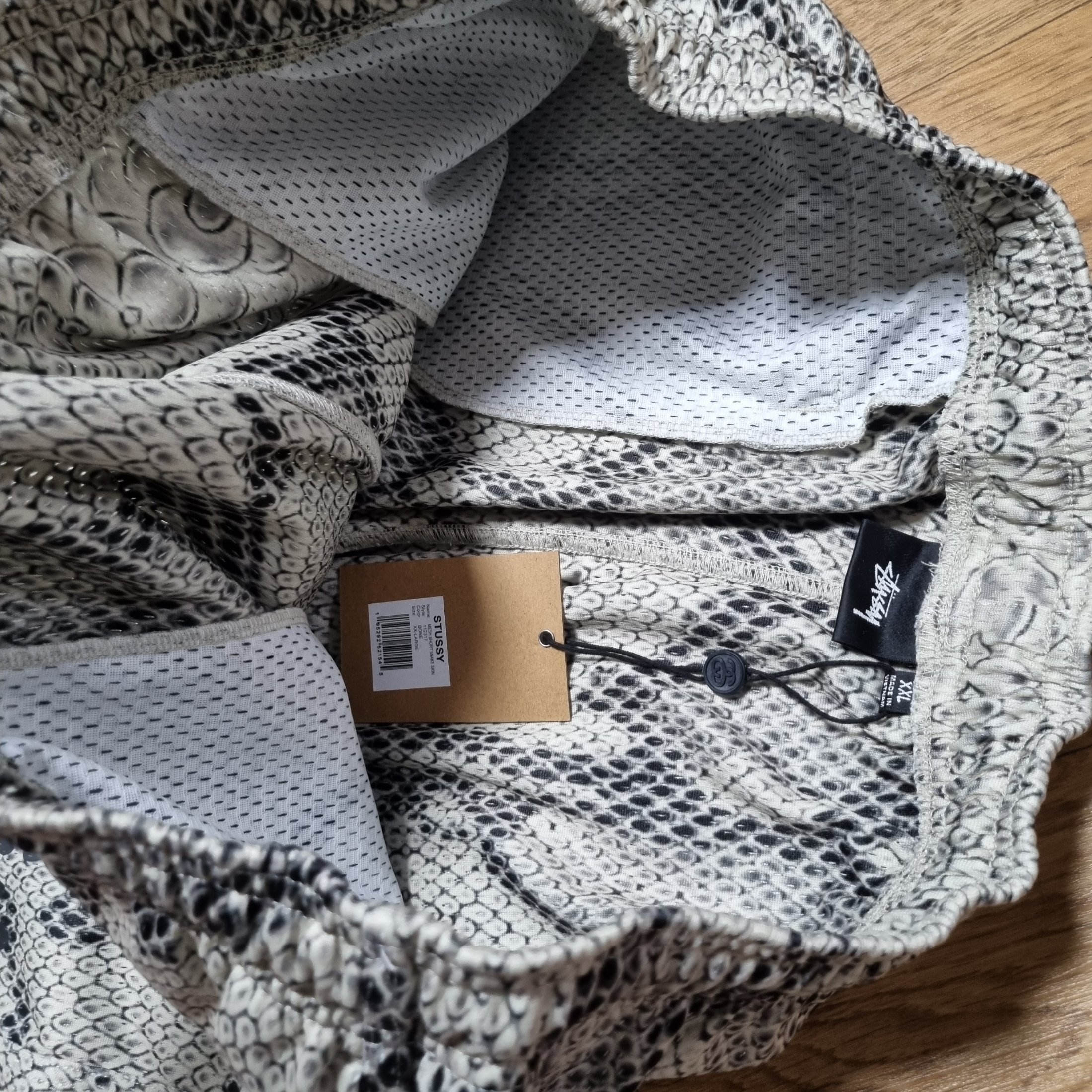 Stussy Mesh Basic Snake Short Bone 착용 스타일 - 6