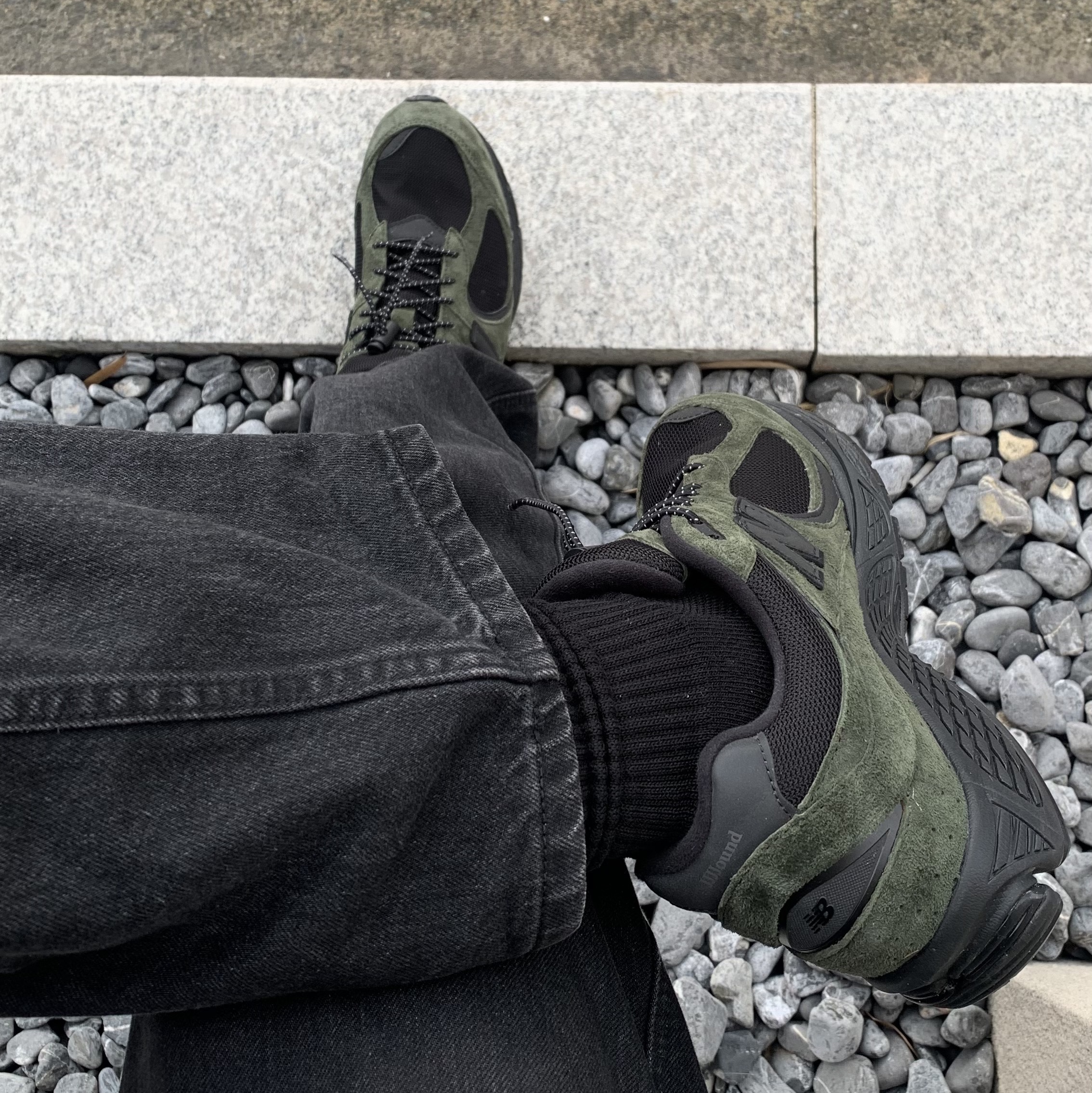 New Balance x JJJJound 2002R Gore-Tex Pine 착용 스타일