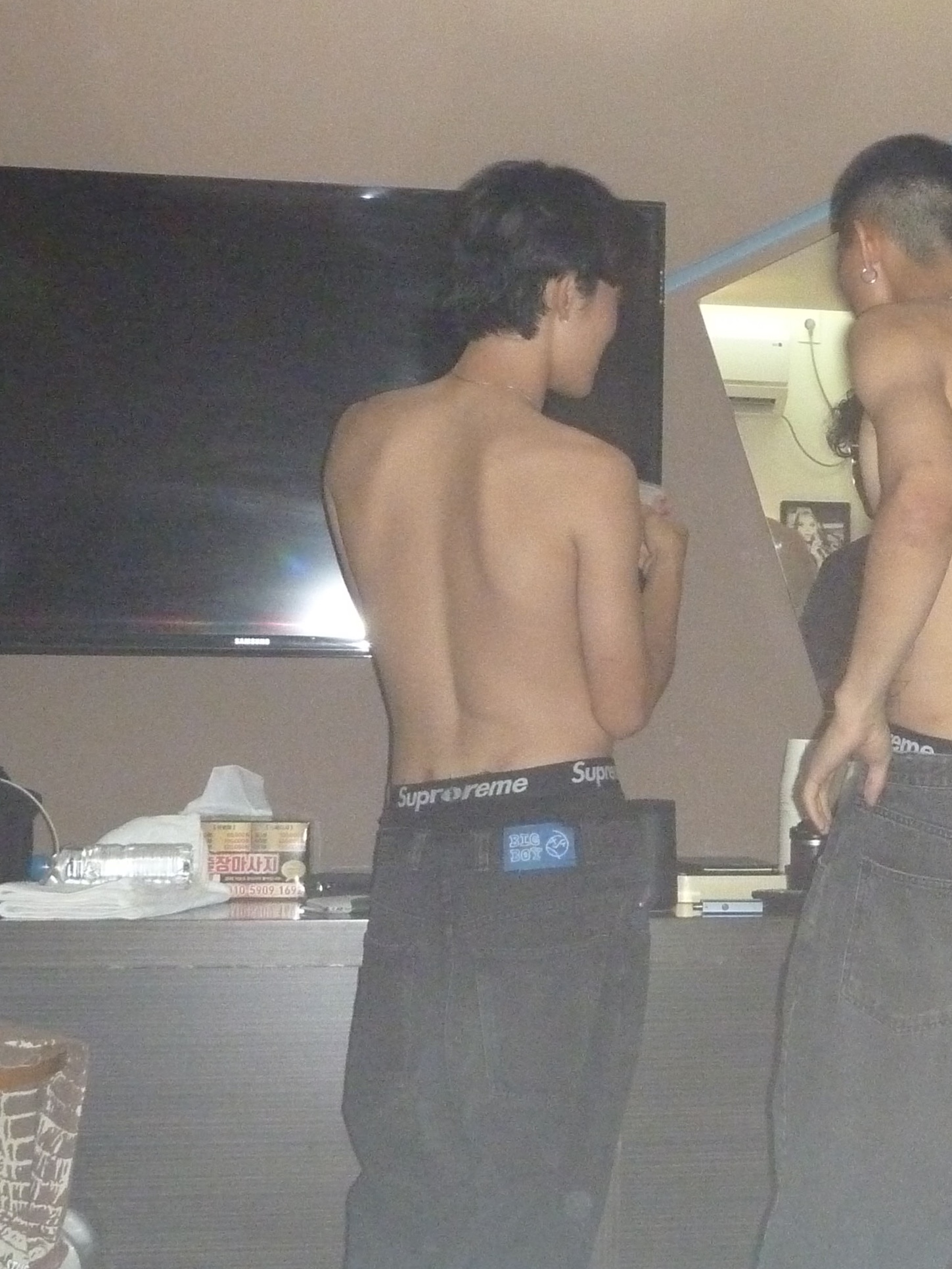 Supreme Hanes Boxer Briefs Black (4 Pack) 착용 스타일