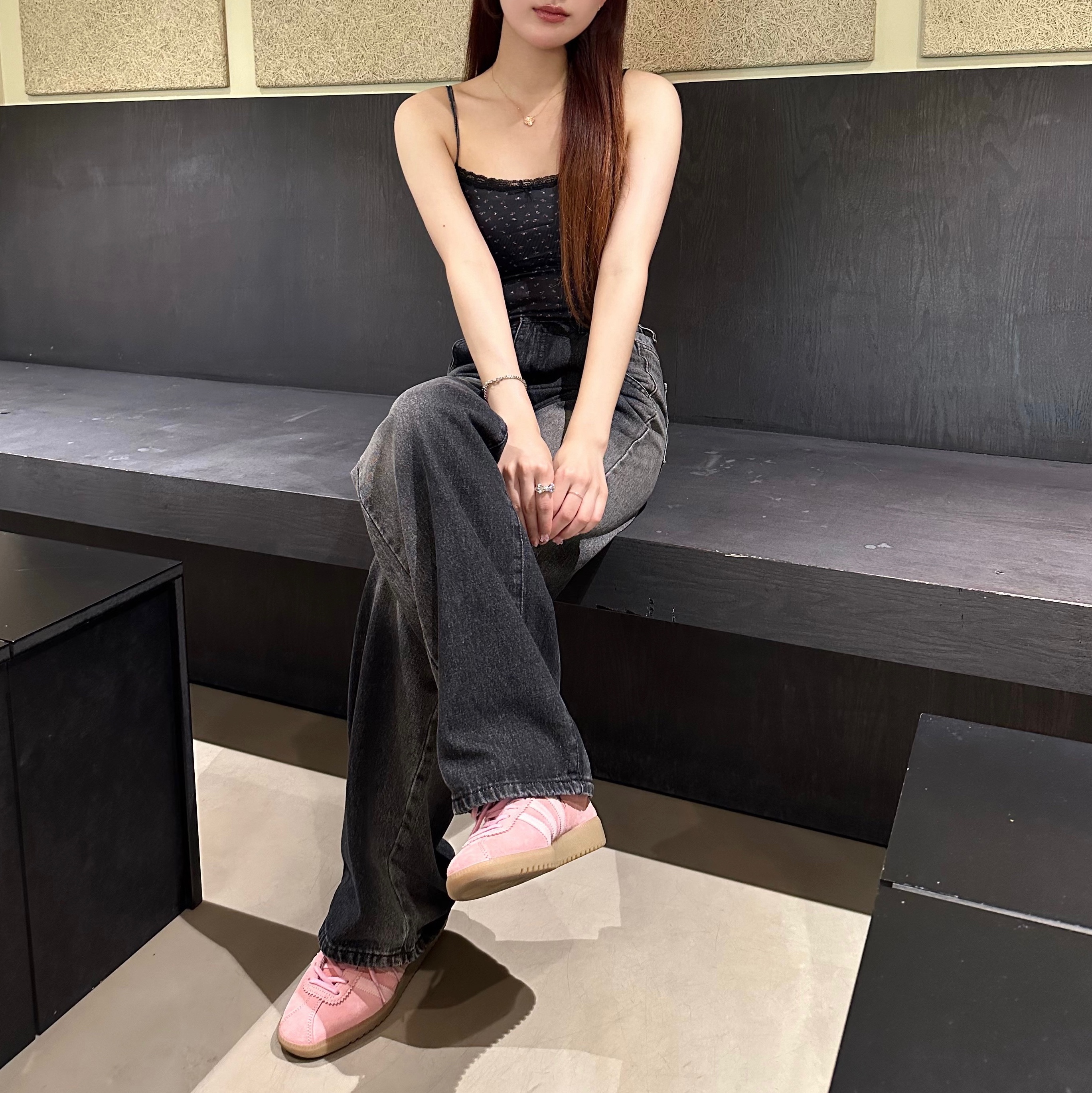 Adidas Bermuda Glow Pink 착용 스타일 - 2
