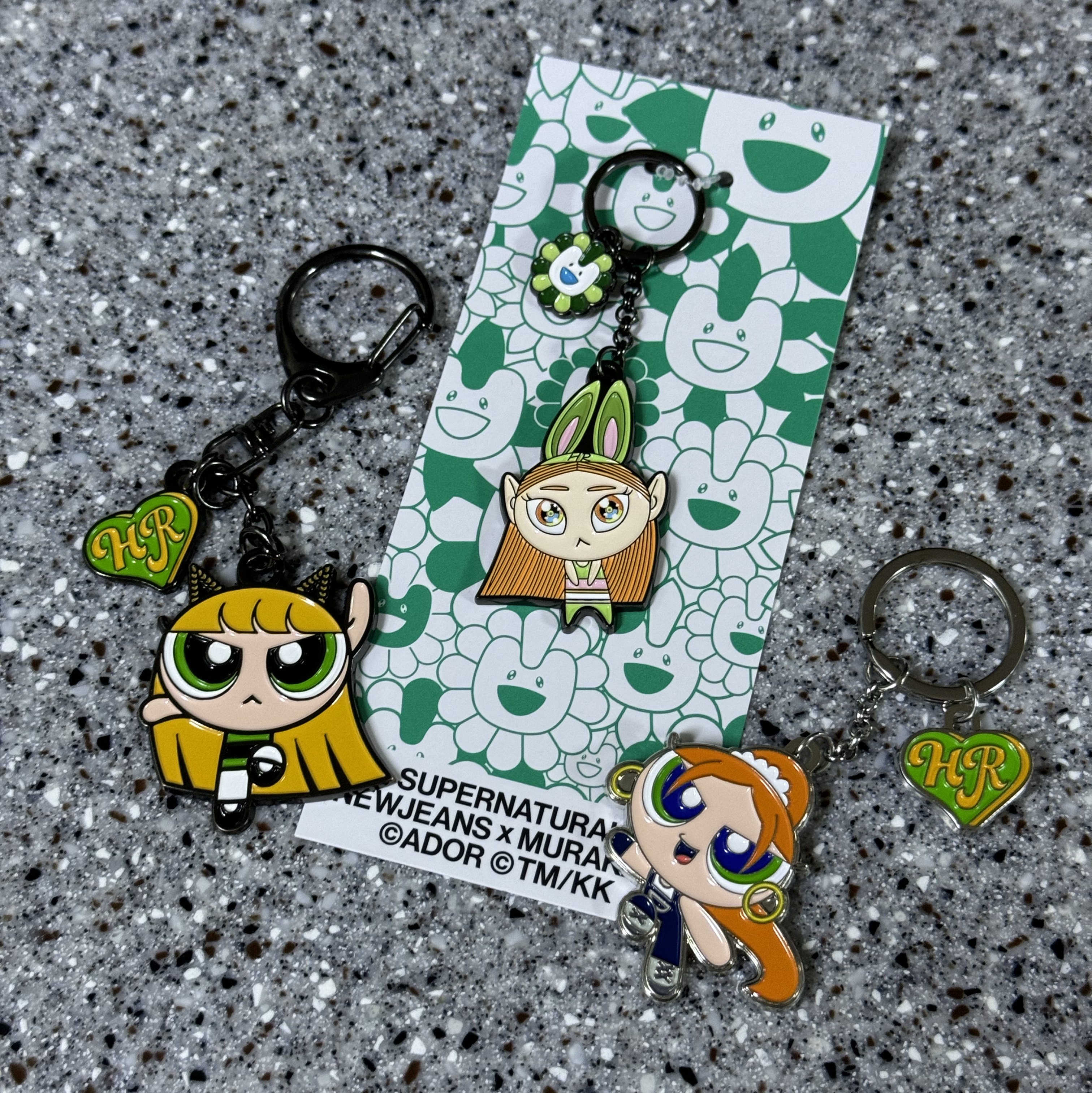 NewJeans x The Powerpuff Girls Metal Keyring Haerin, NewJeans x The Power Puff Girls Metal Keyring Haerin 착용 스타일