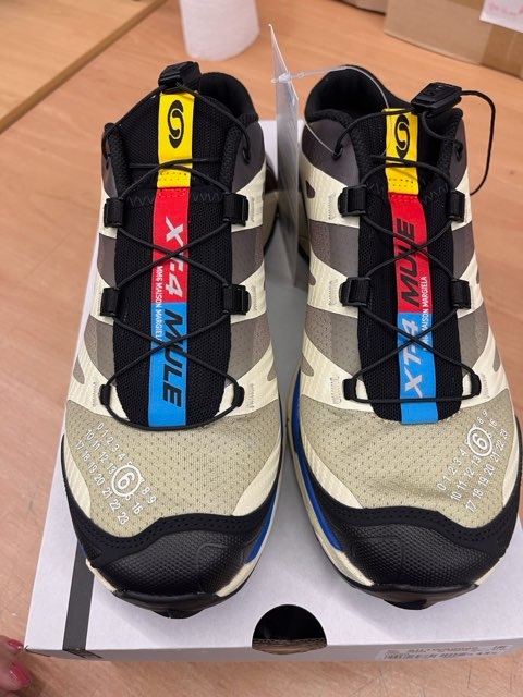 Salomon x MM6 Maison Margiela XT-4 Mule Transparent Yellow Shale 착용 스타일 - 3