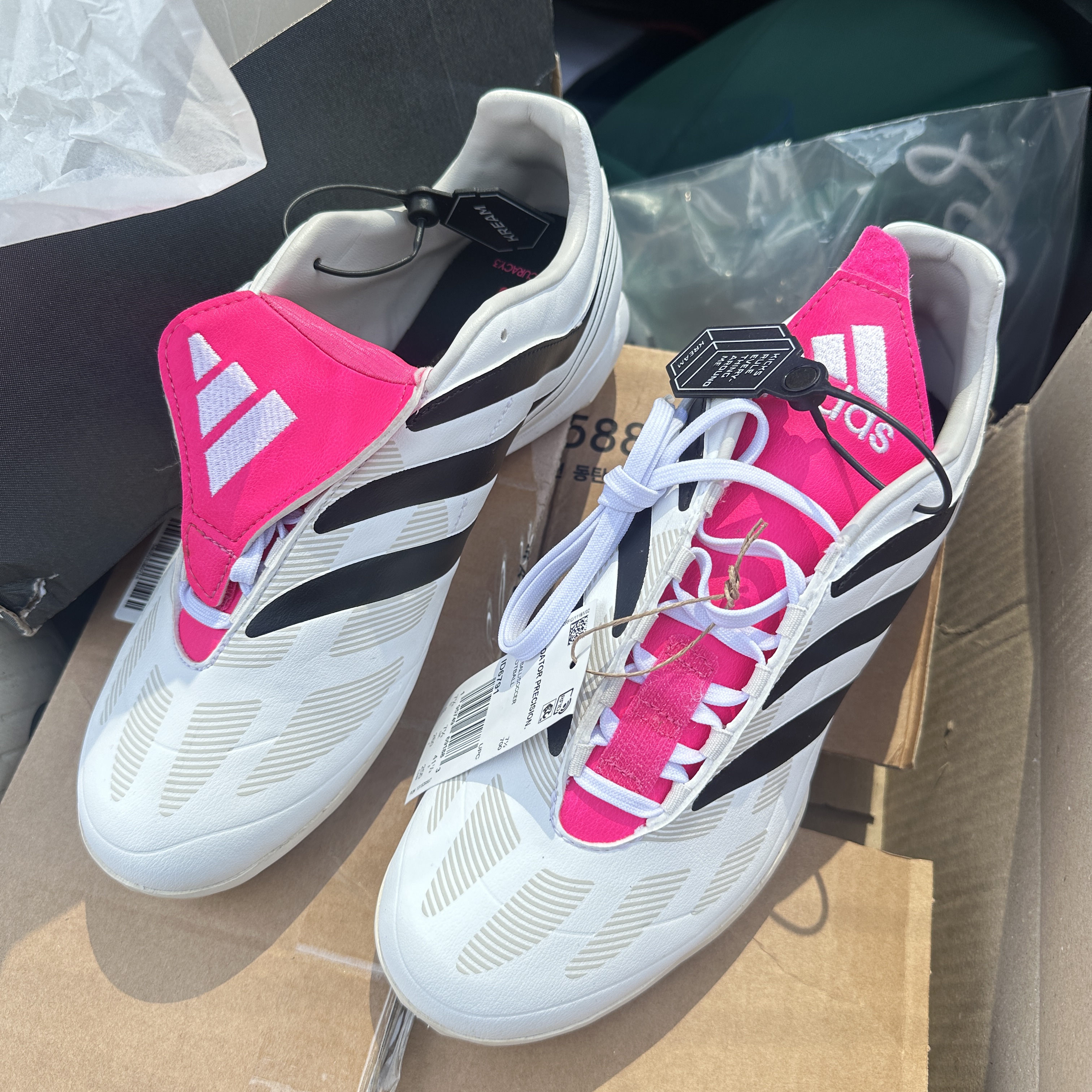 Adidas Predator Precision.3 TF Cloud White Team Shock Pink 착용 스타일 - 1