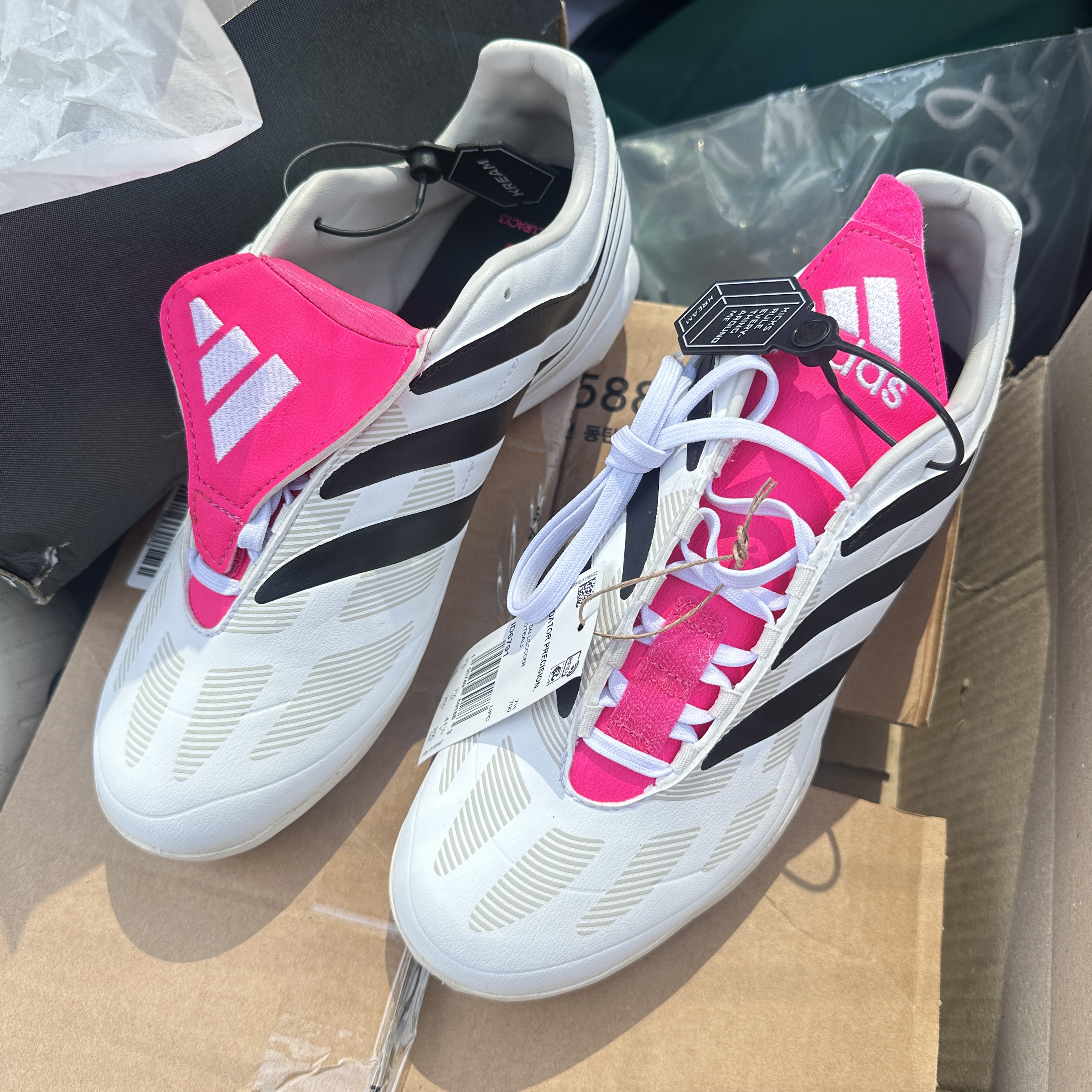 Adidas Predator Precision.3 TF Cloud White Team Shock Pink 착용 스타일 - 2