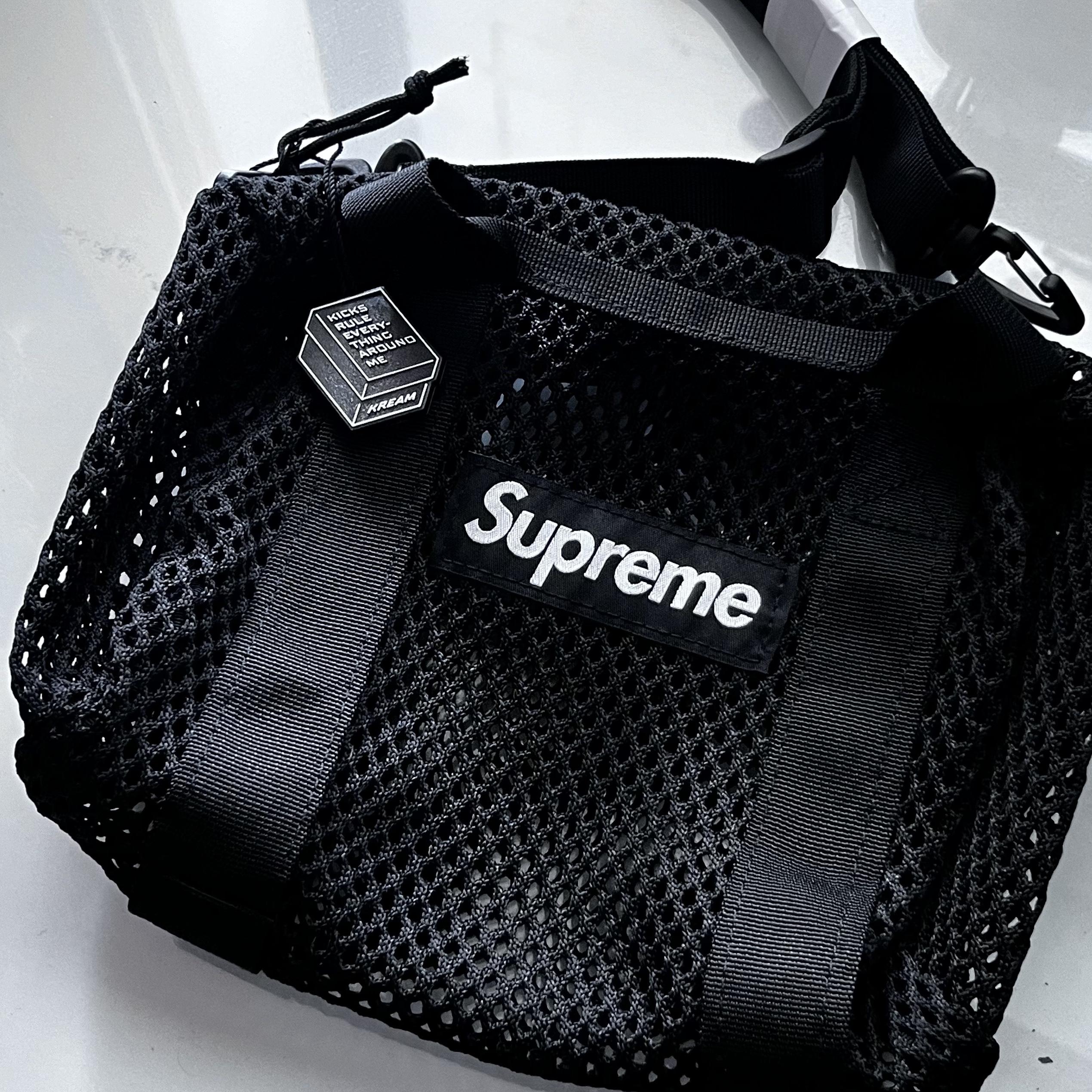 Supreme Mesh Mini Duffle Bag Black - 23SS 착용 스타일