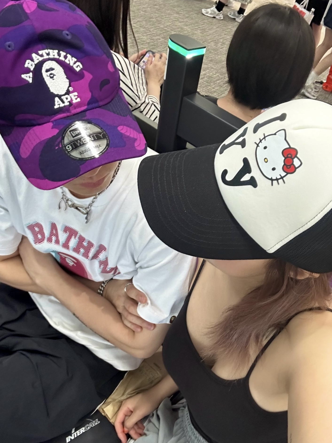 Open Yy x Hello Kitty Trucker Cap Black, Adidas x Neighborhood Superstar 2024 Grey Cloud White 착용 스타일 - 2