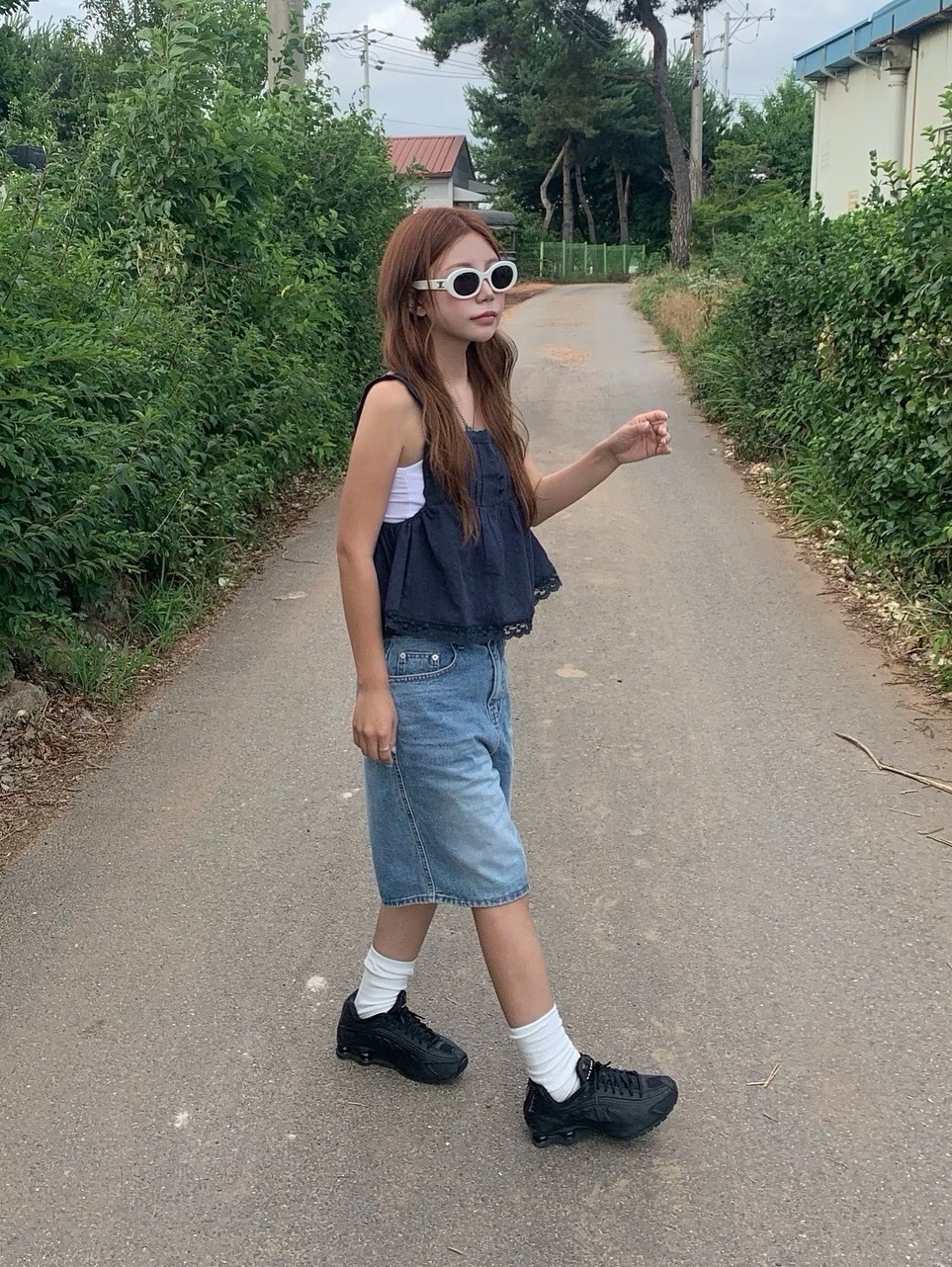 (W) Celine Triomphe 01 Sunglasses in Acetate White, (W) Nike Shox R4 Black 착용 스타일