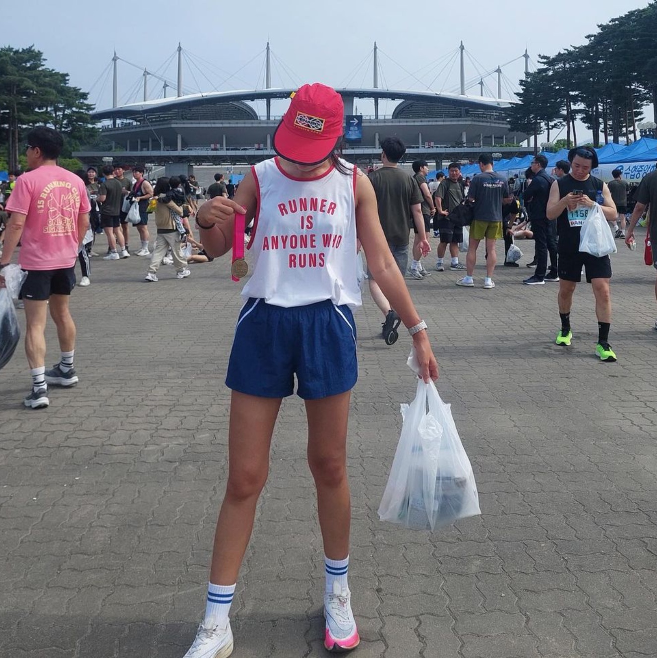 Menasoo Running Track Nylon Shorts White, Menasoo Running Track Nylon Shorts Red 착용 스타일