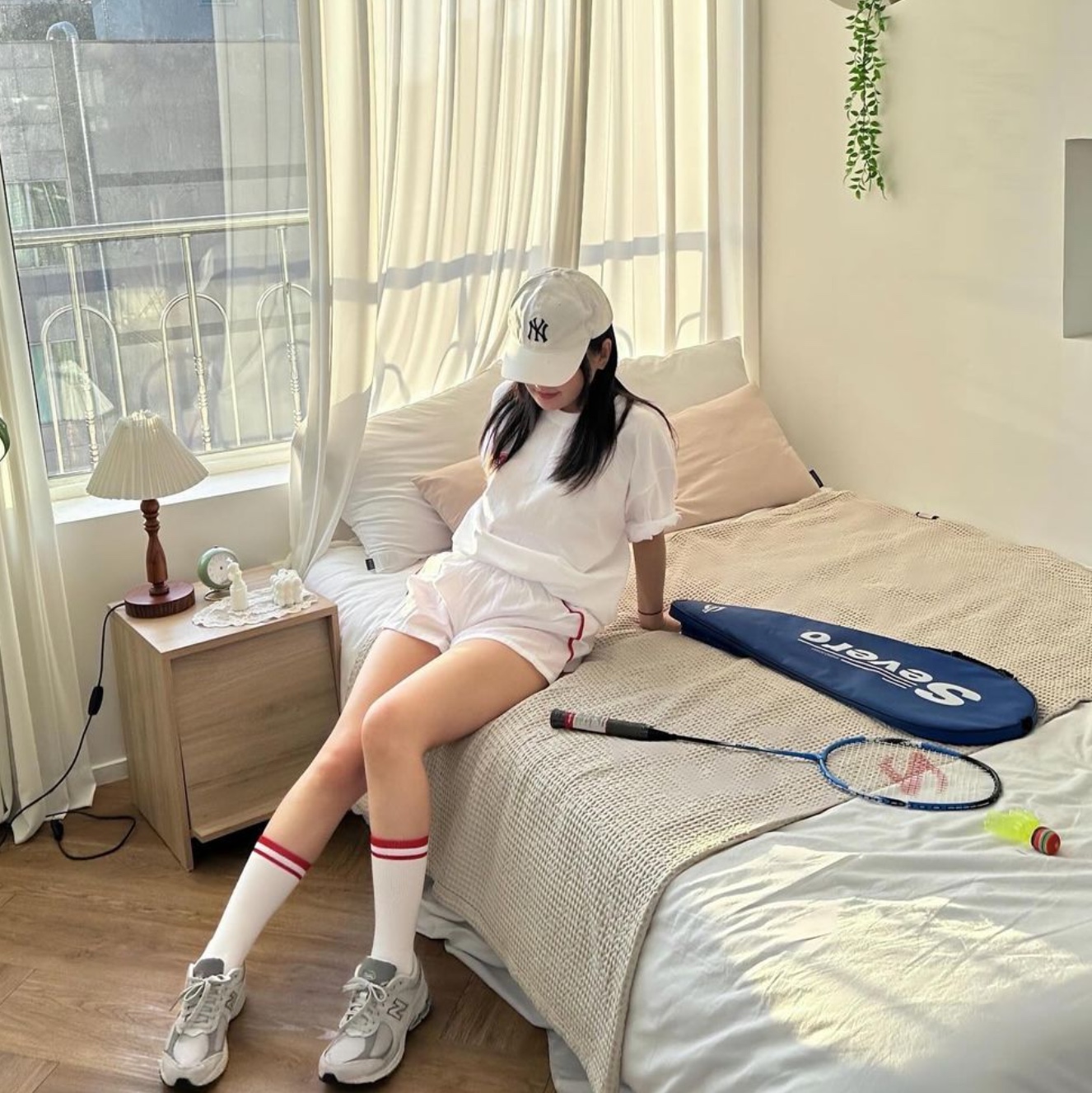 Menasoo Running Track Nylon Shorts White, Menasoo Running Track Nylon Shorts Red 착용 스타일