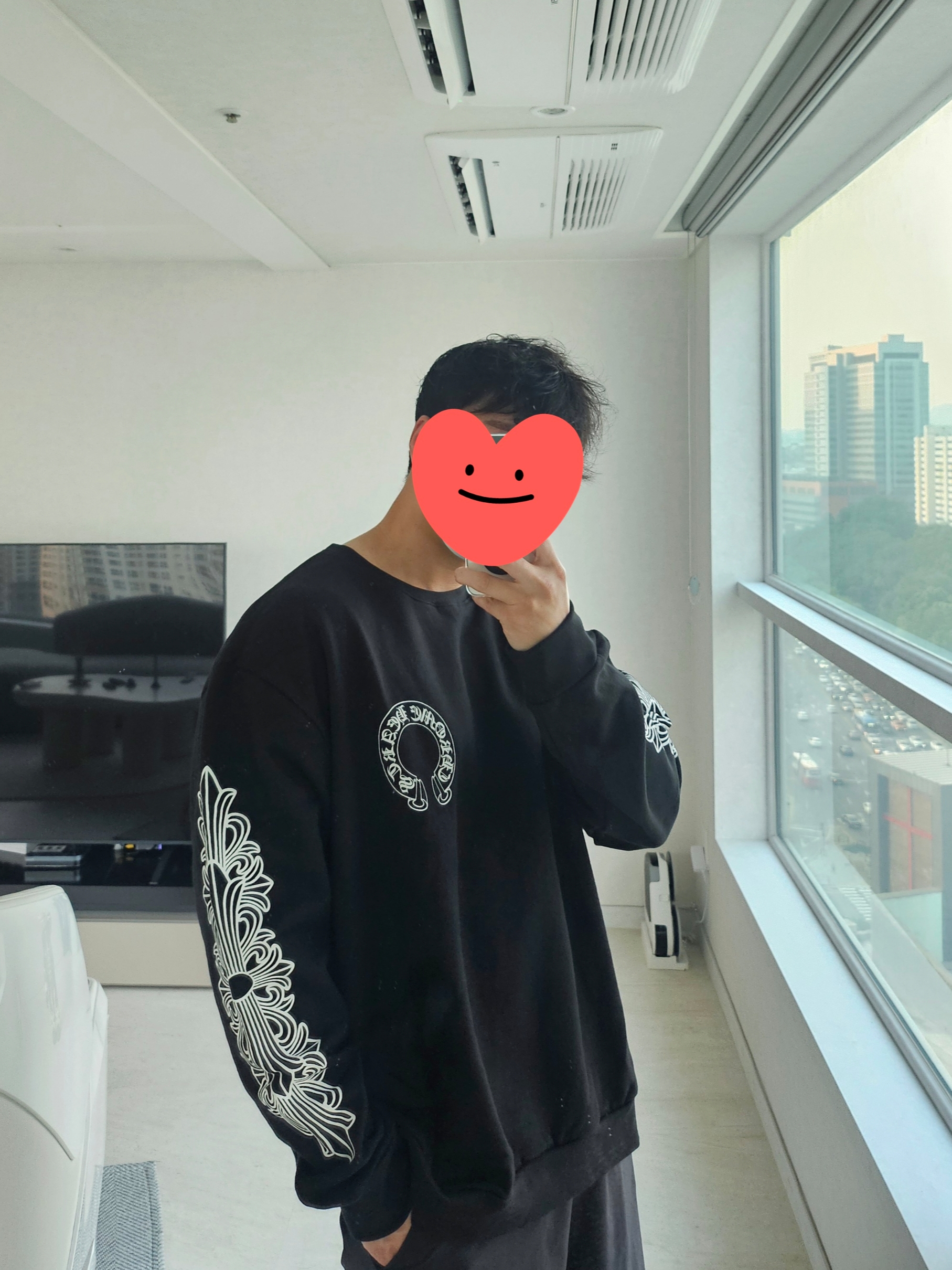 Chrome Hearts Horseshoe Logo Sweatshirt Black 착용 스타일
