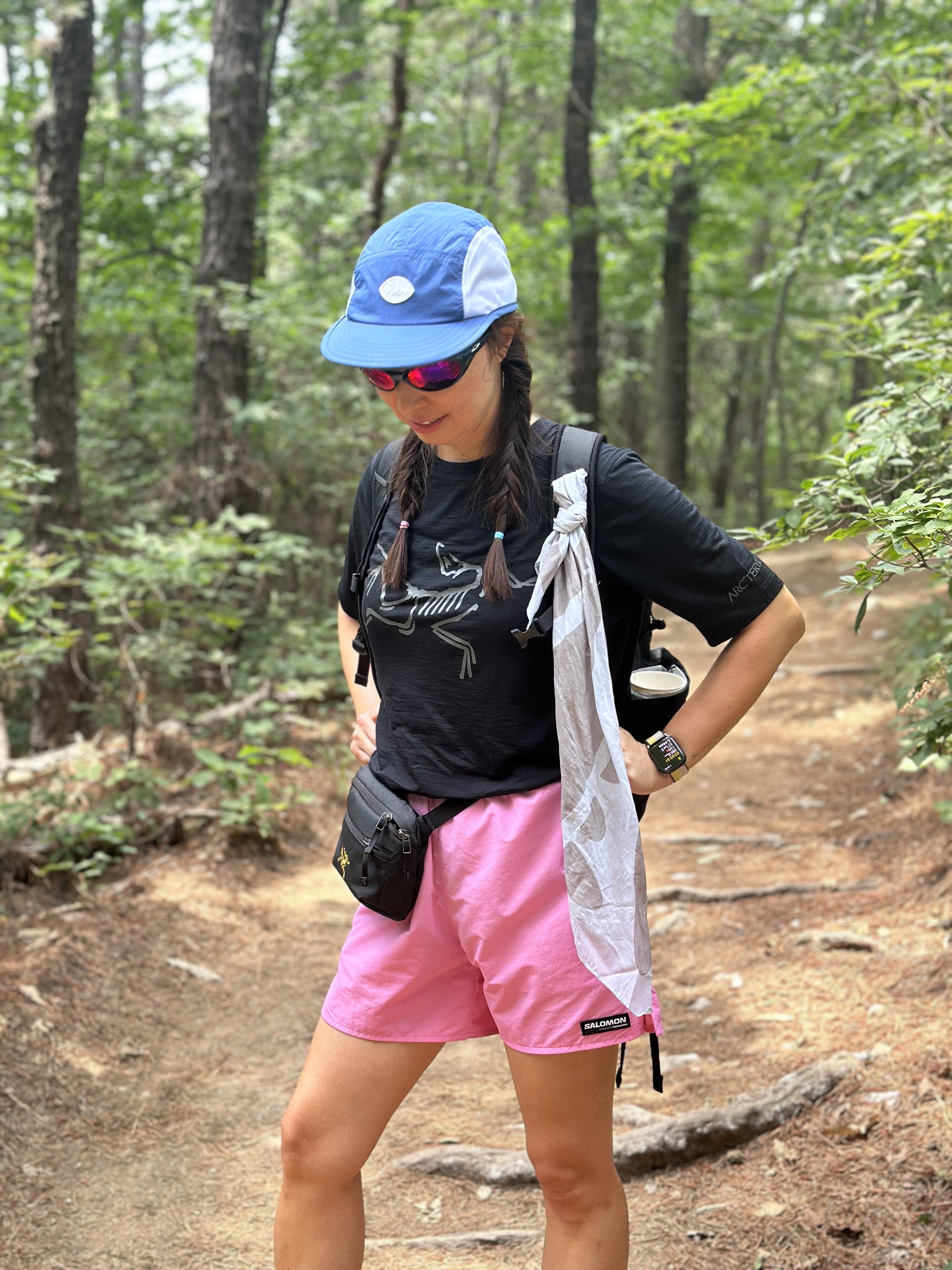 Arc'teryx Ionia Merino Wool Logo SS T-Shirt Black, Arc'teryx Mantis 1 Waistpack Black 착용 스타일 - 3