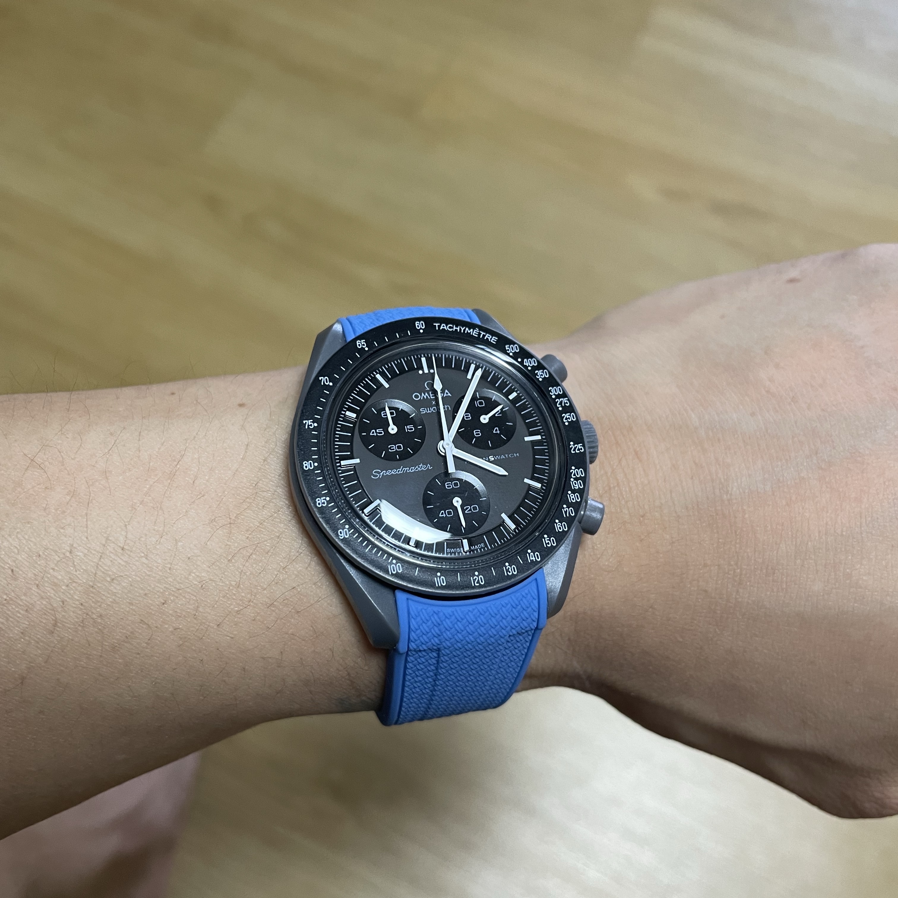 Swatch x Omega Bioceramic MoonSwatch Mission To Mercury 착용 스타일