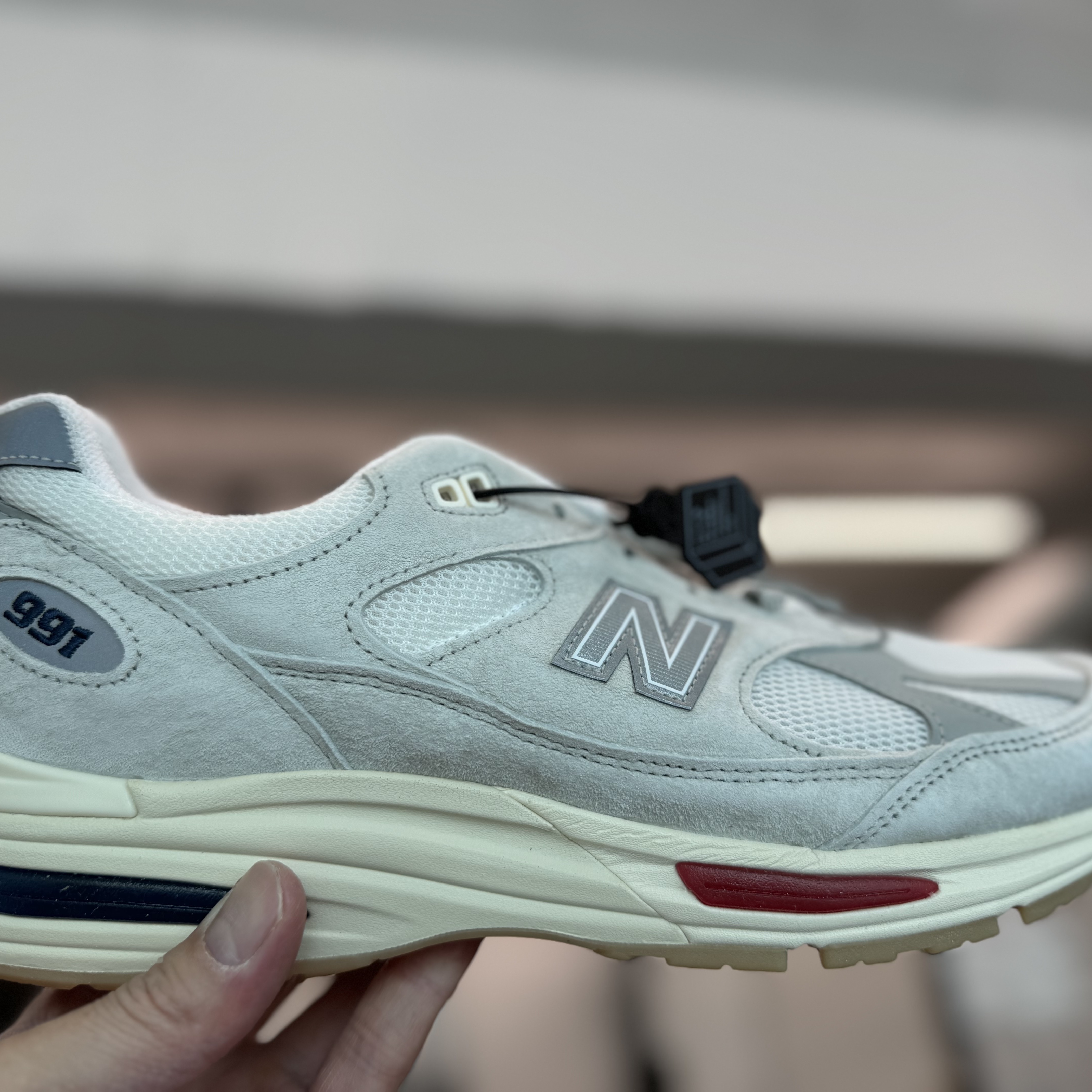 New Balance 991v2 Made in UK Off White Blanc De Blanc 착용 스타일 - 1