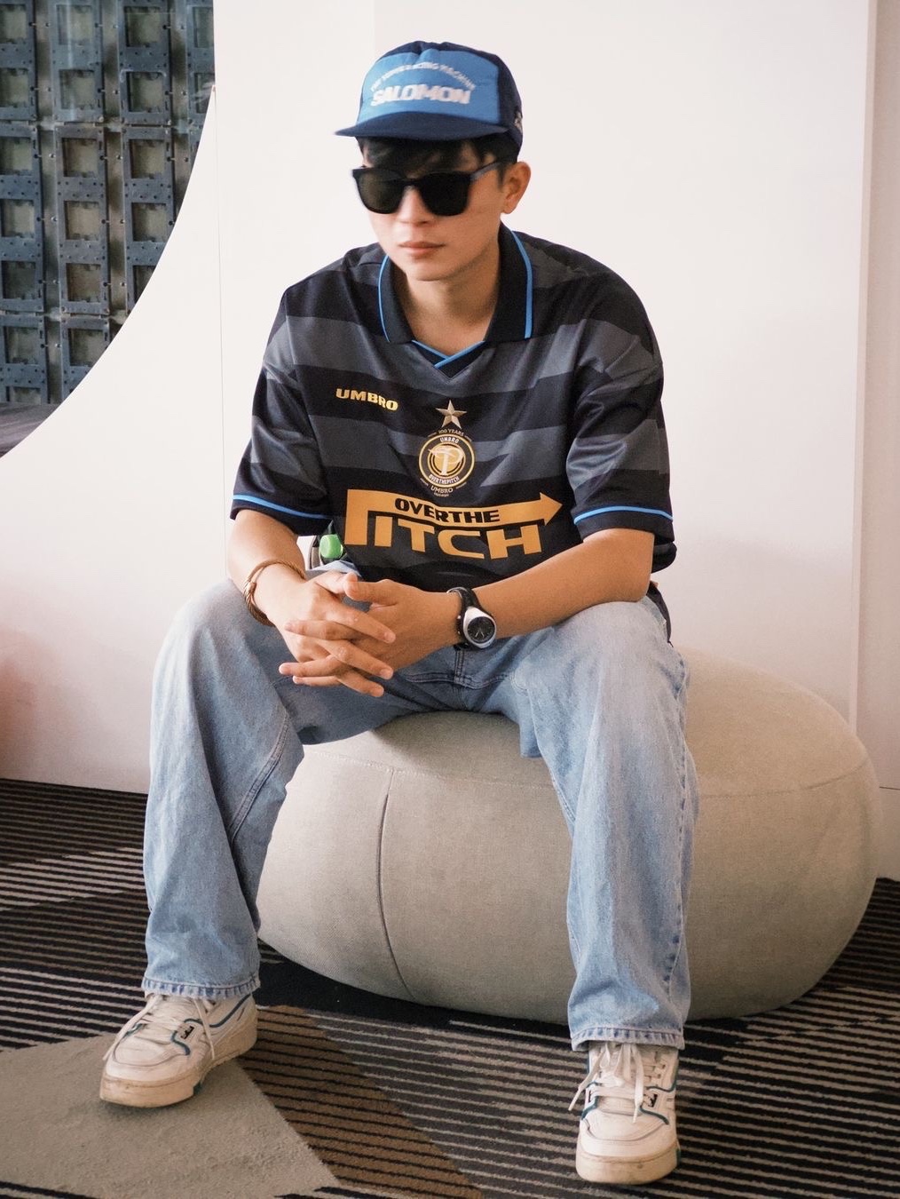 Over The Pitch x Umbro 100th Anniversary Homage Football Jersey 착용 스타일