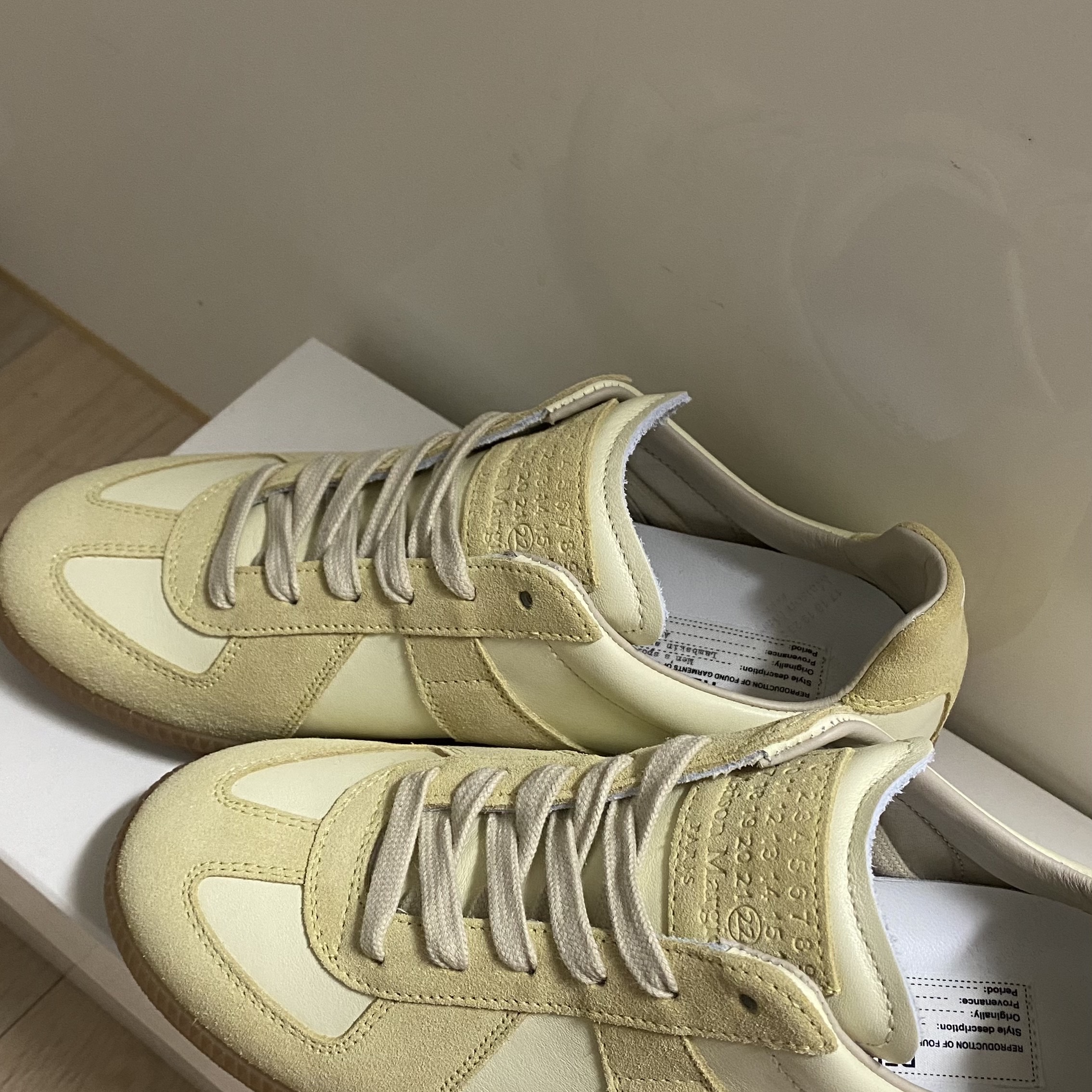 (W) Maison Margiela Replica Sneakers Lemon 착용 스타일 - 2