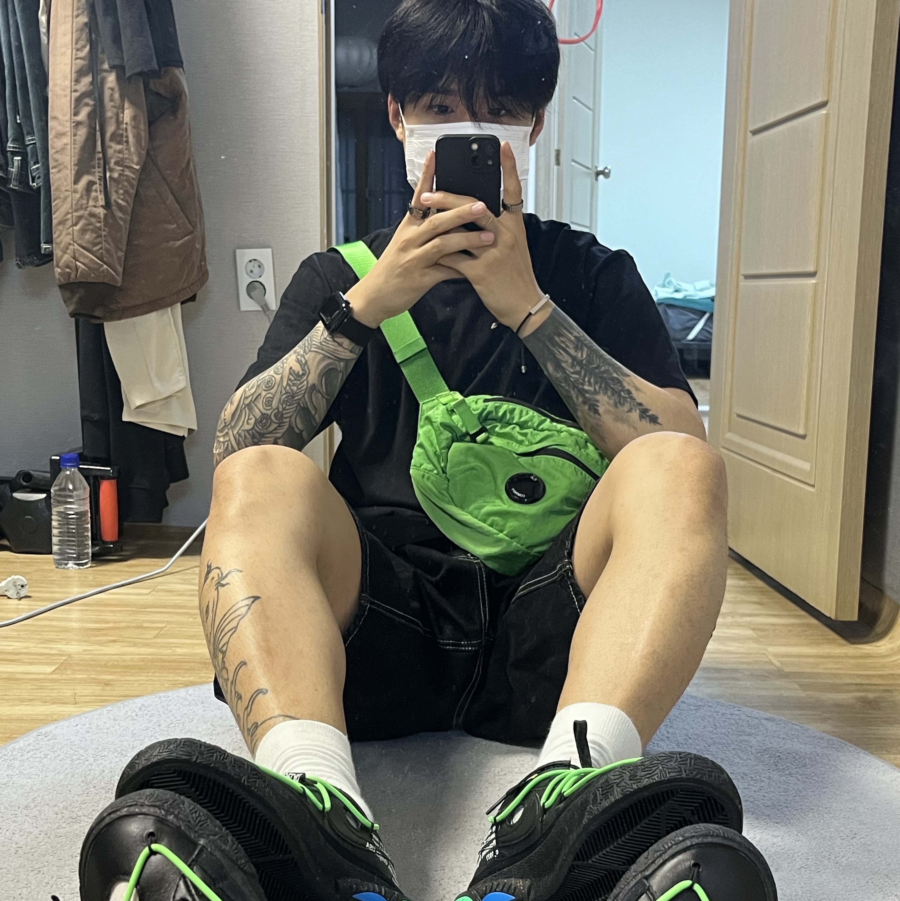 Nike x Off-White Blazer Low '77 Black and Electro Green, C.P. Company Nylon B Crossbody Pack Classic Green - 23FW 착용 스타일 - 1