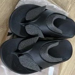 Oofos OOriginal Black 착용 스타일