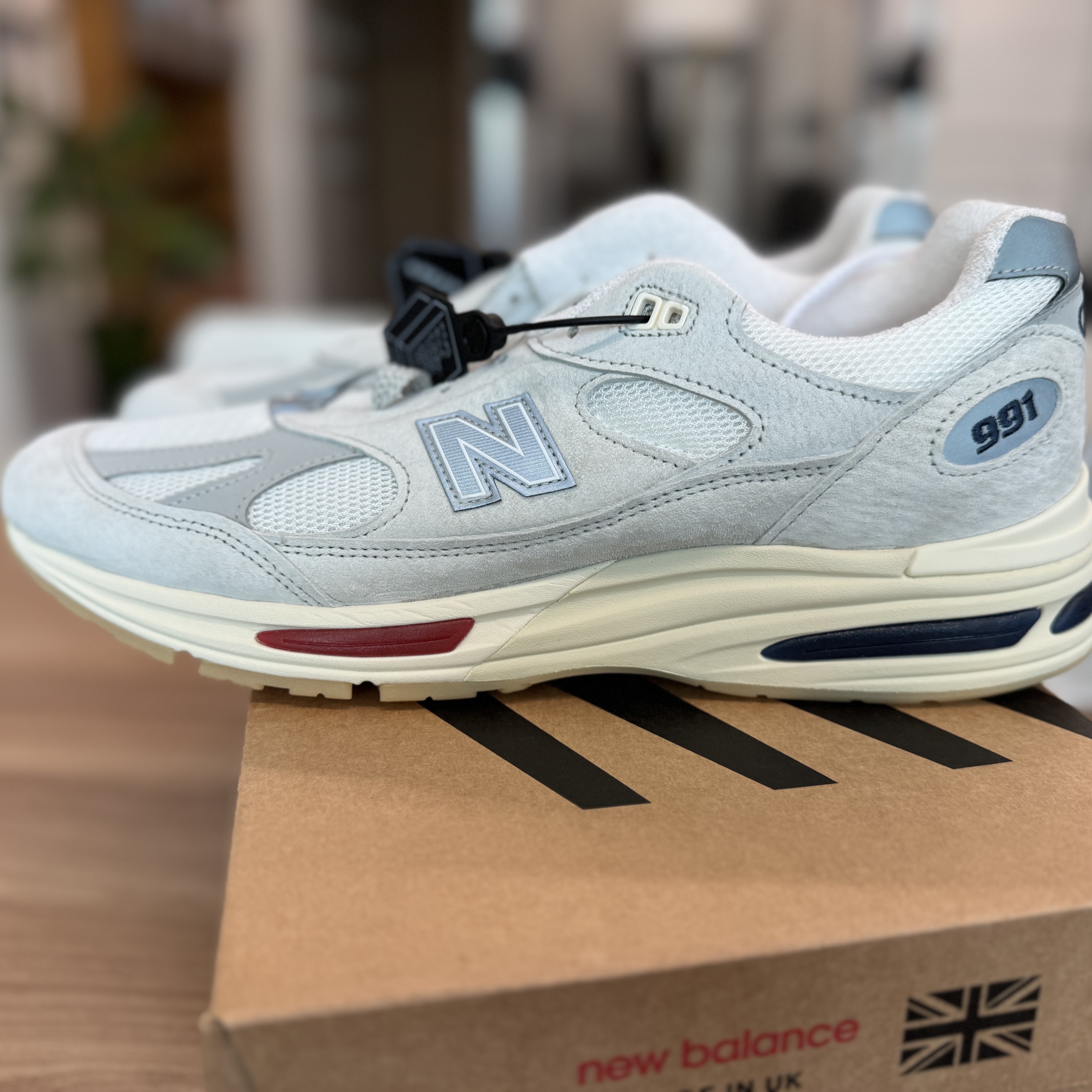 New Balance 991v2 Made in UK Off White Blanc De Blanc 착용 스타일 - 2