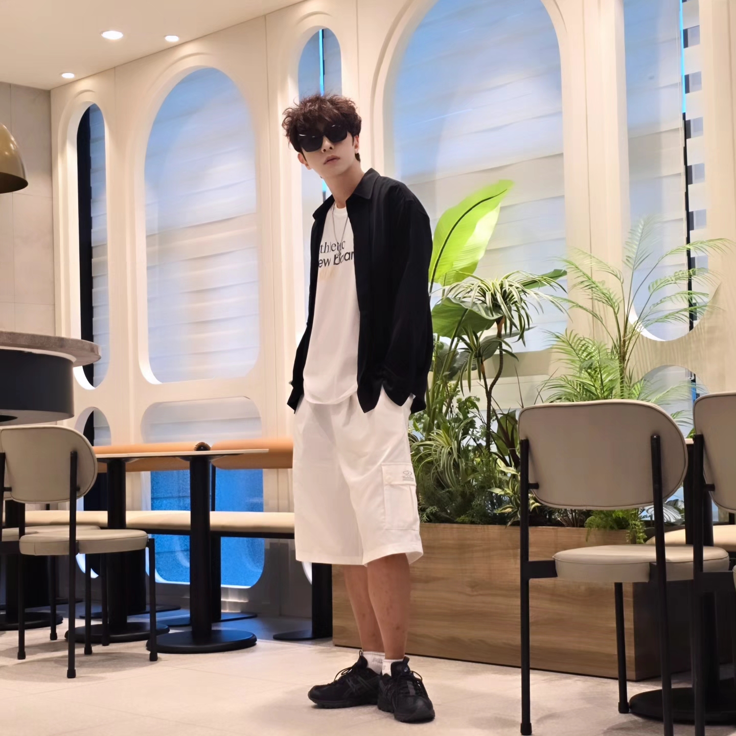 Asics Gel-Sonoma 15-50 Black Obsidian Grey, Stussy World Tour T-Shirt White 착용 스타일 - 4