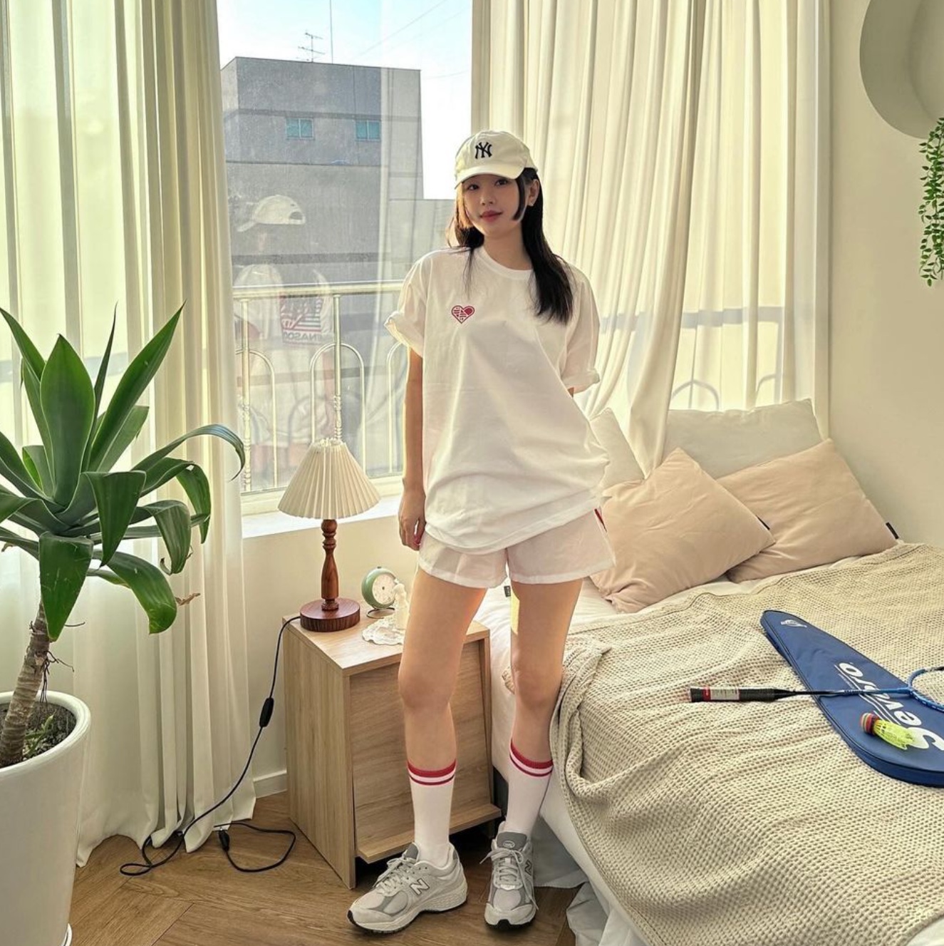 Menasoo Running Track Nylon Shorts White, Menasoo Running Track Nylon Shorts Red 착용 스타일