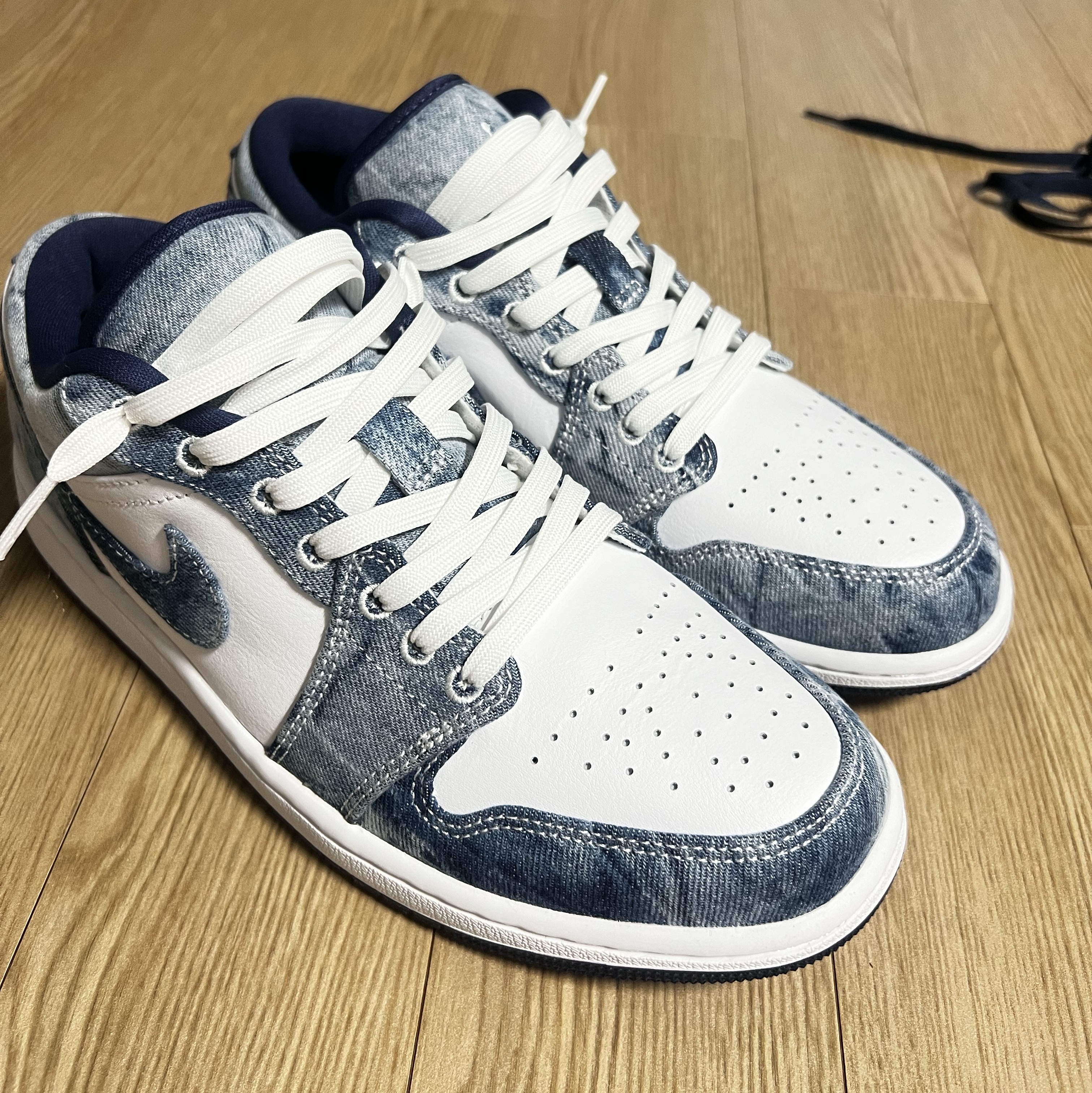 Jordan 1 Low SE Washed Denim 착용 스타일 - 3