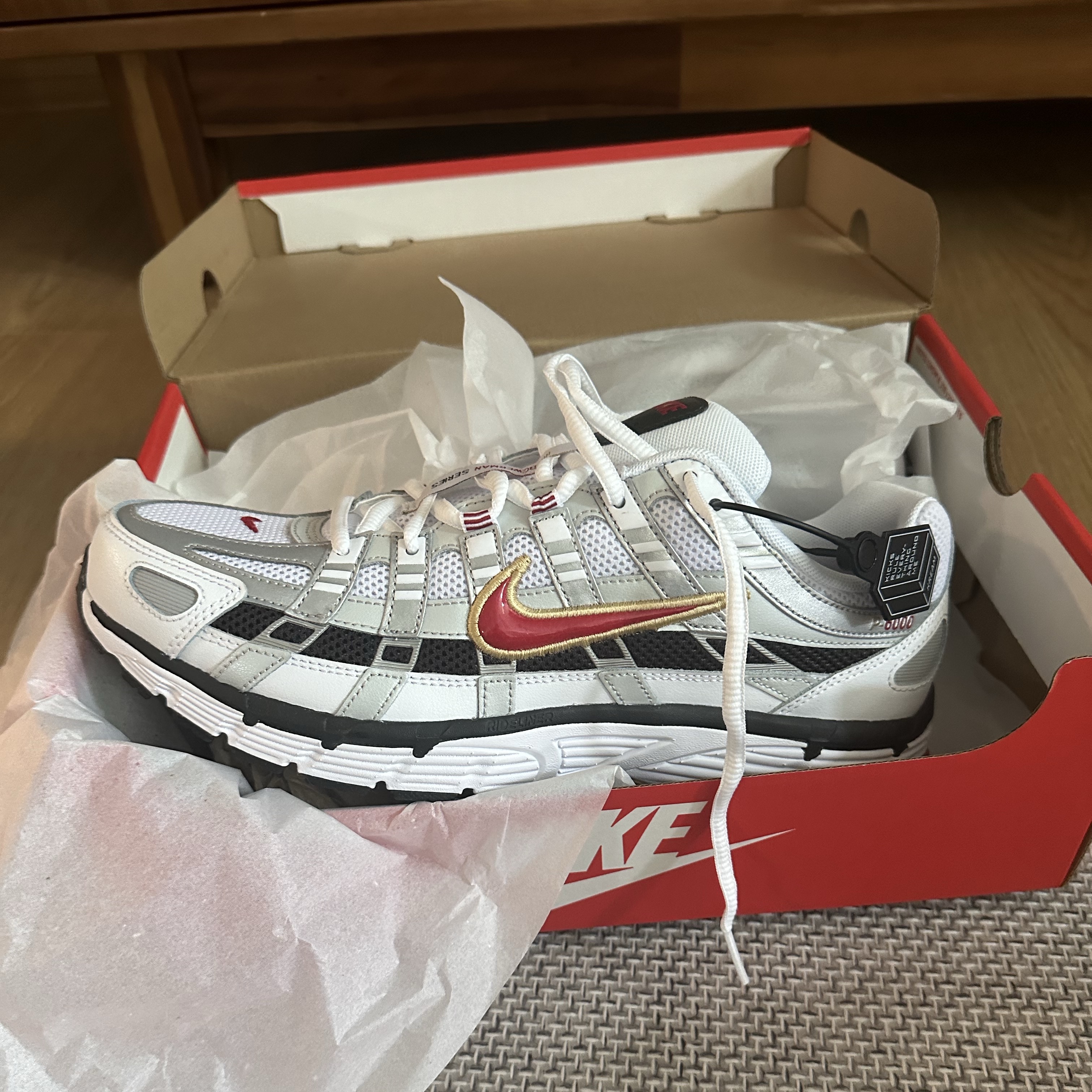 Nike P-6000 White Varsity Red 착용 스타일