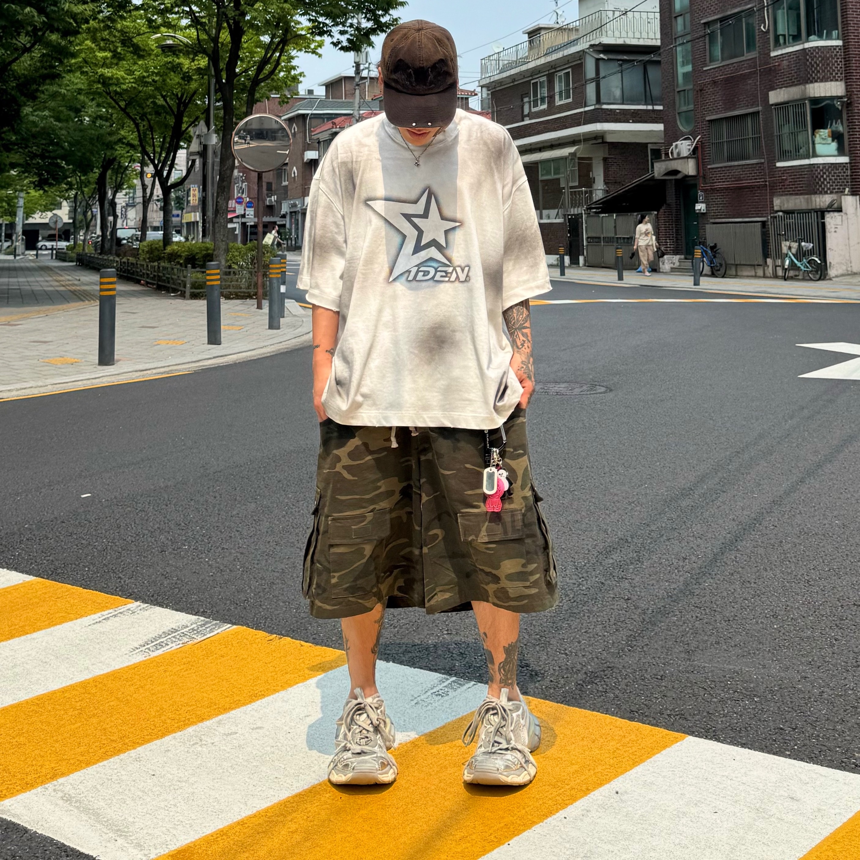Balenciaga 3XL Sneakers Light Beige 착용 스타일 - 2
