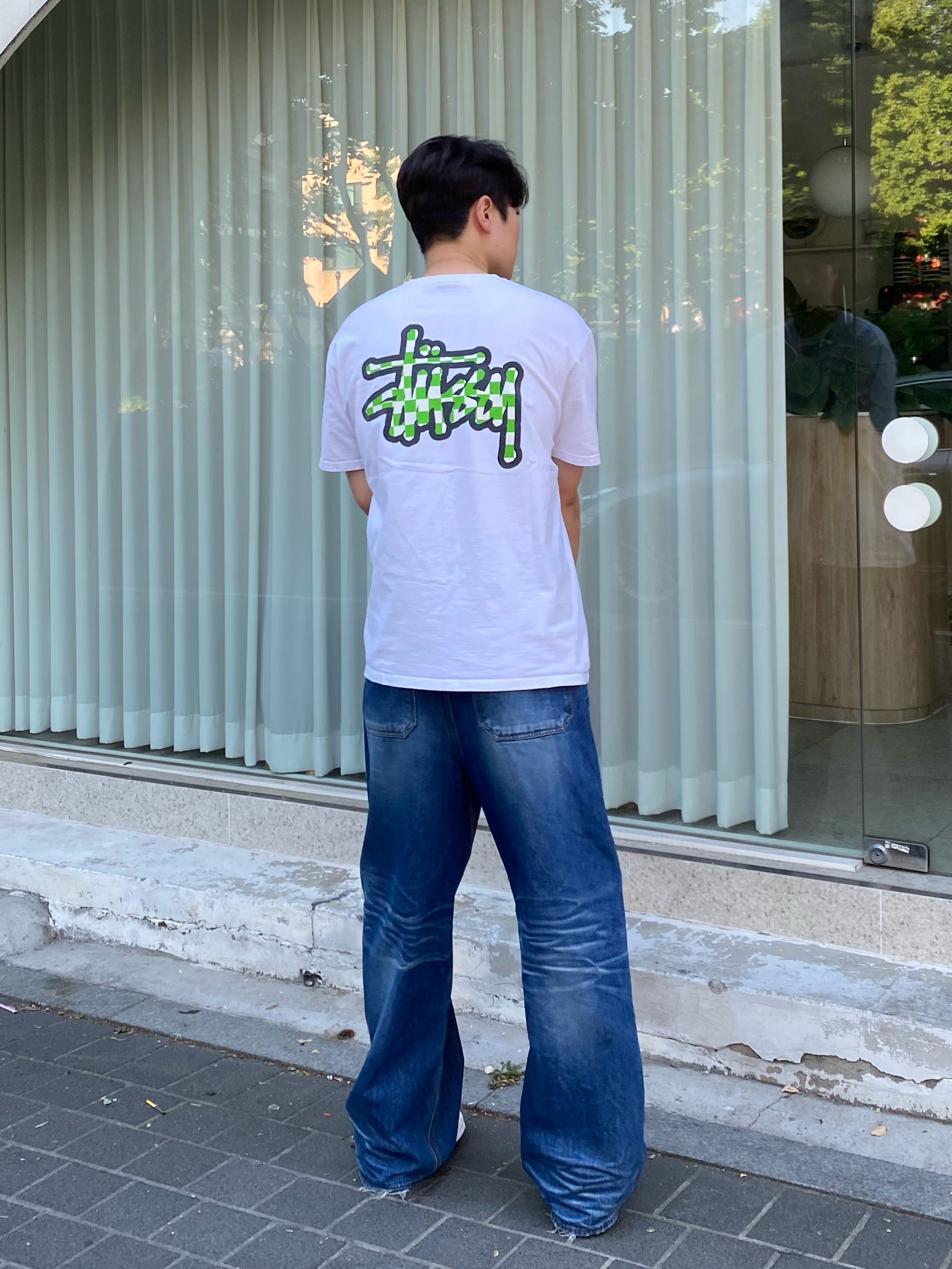 Maison Mihara Yasuhiro Blakey OG Sole Canvas Low-top Sneakers White, Stussy Checker Stock T-Shirt White 착용 스타일 - 1