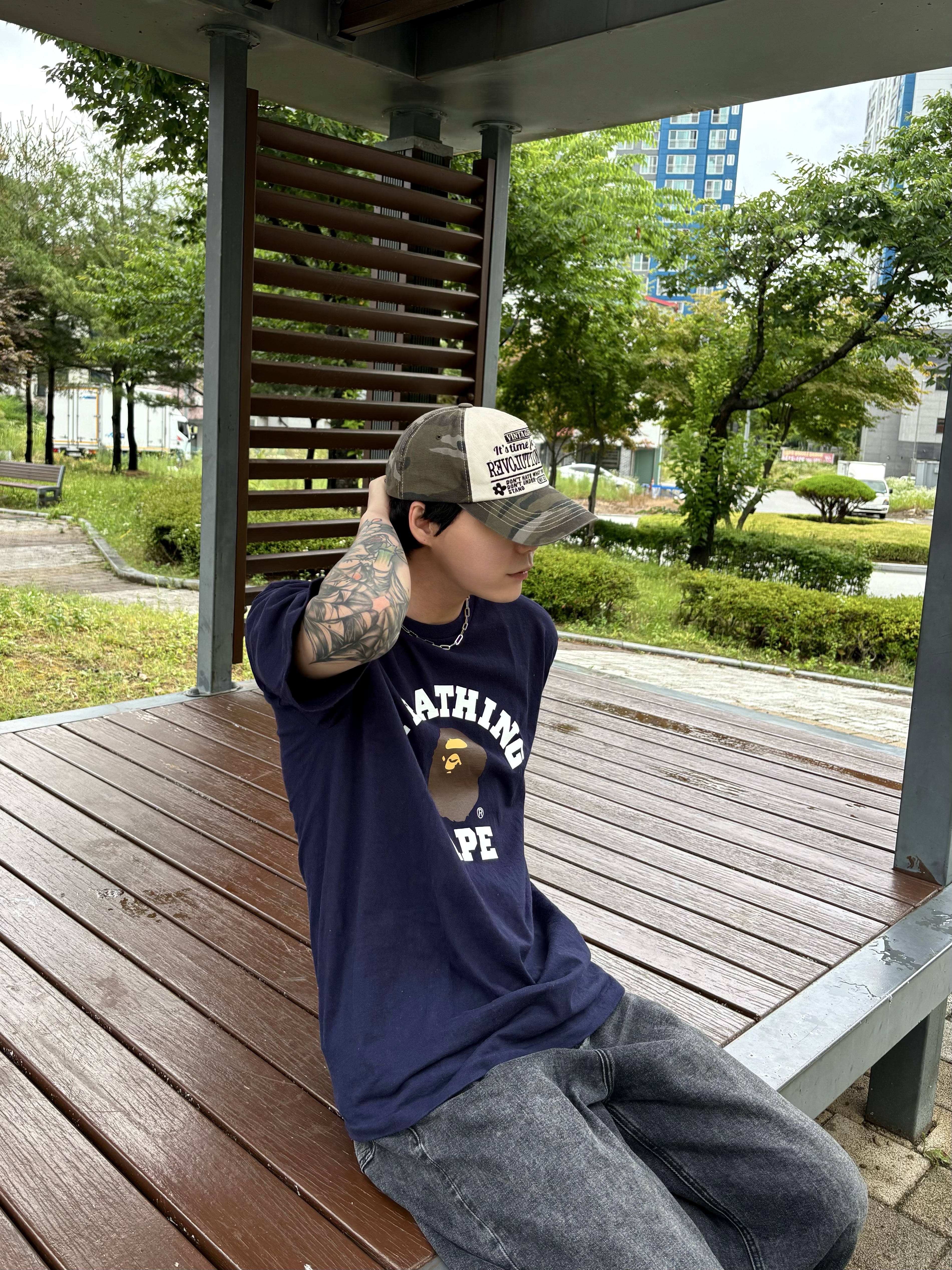 BAPE College T-Shirt Black 착용 스타일 - 1